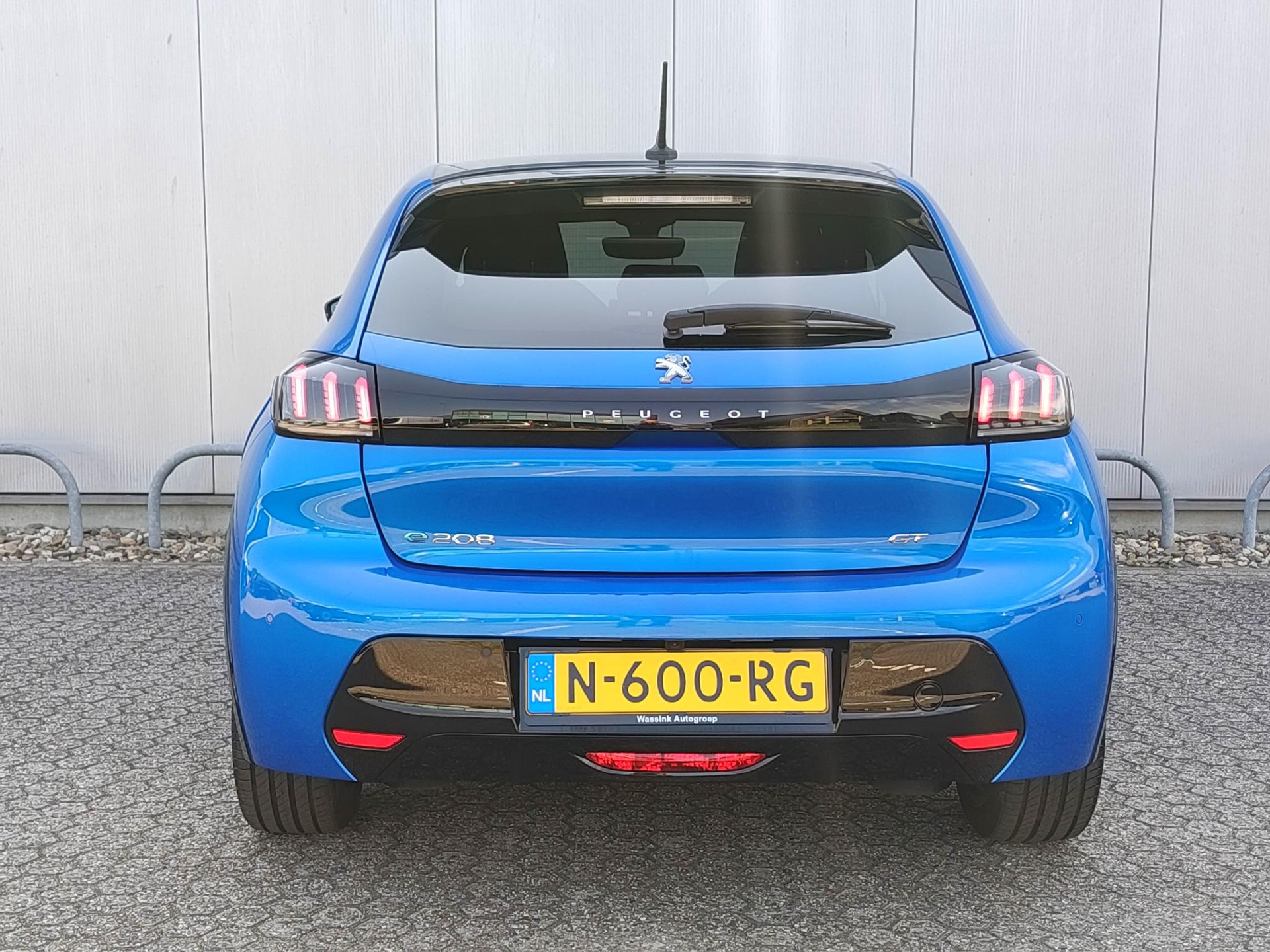 Peugeot e-208