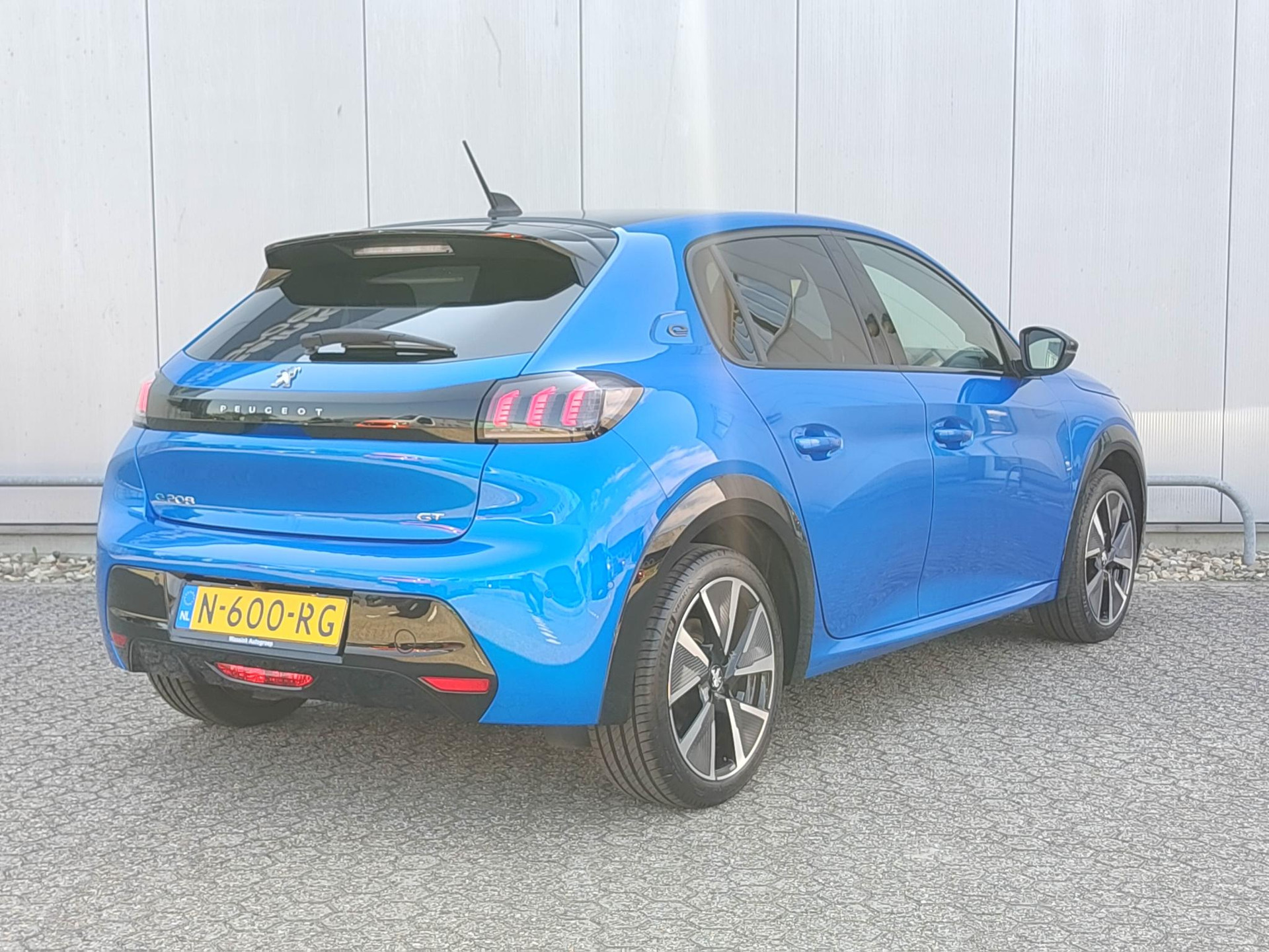 Peugeot e-208