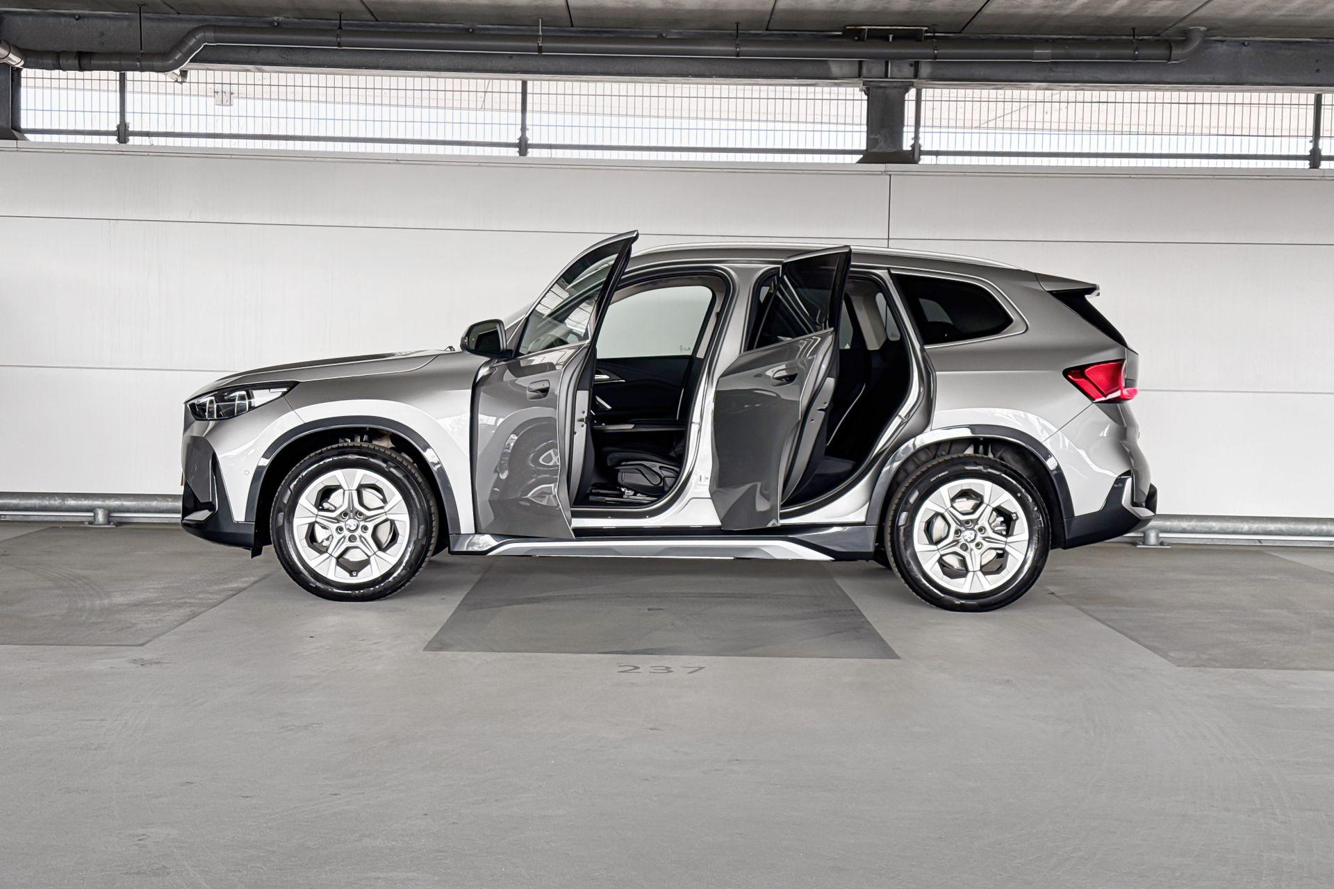 BMW iX1
