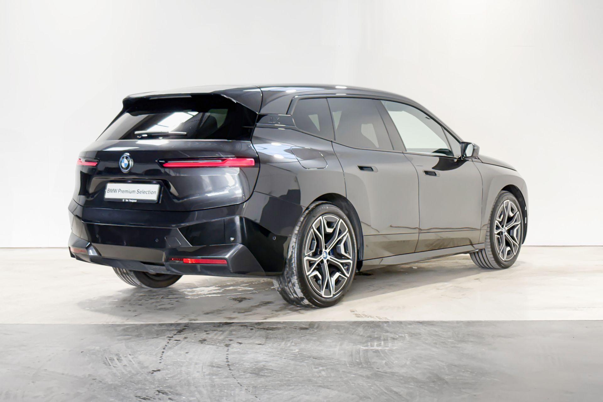 BMW iX