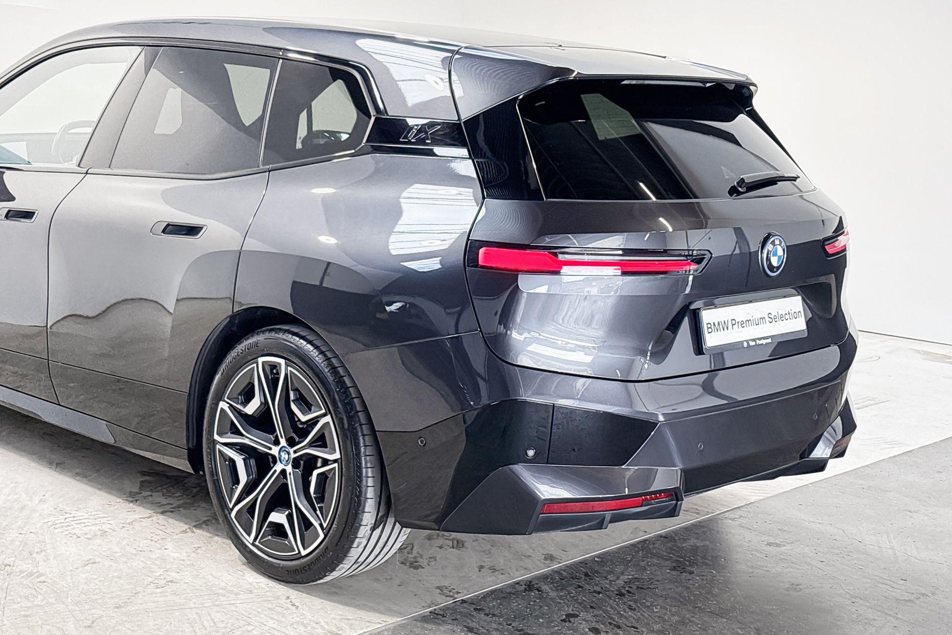 BMW iX