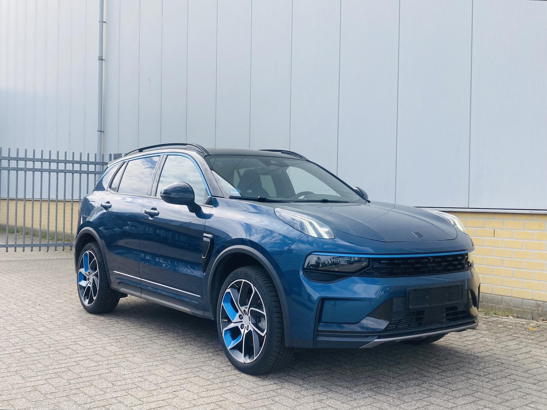 Lynk & Co 01