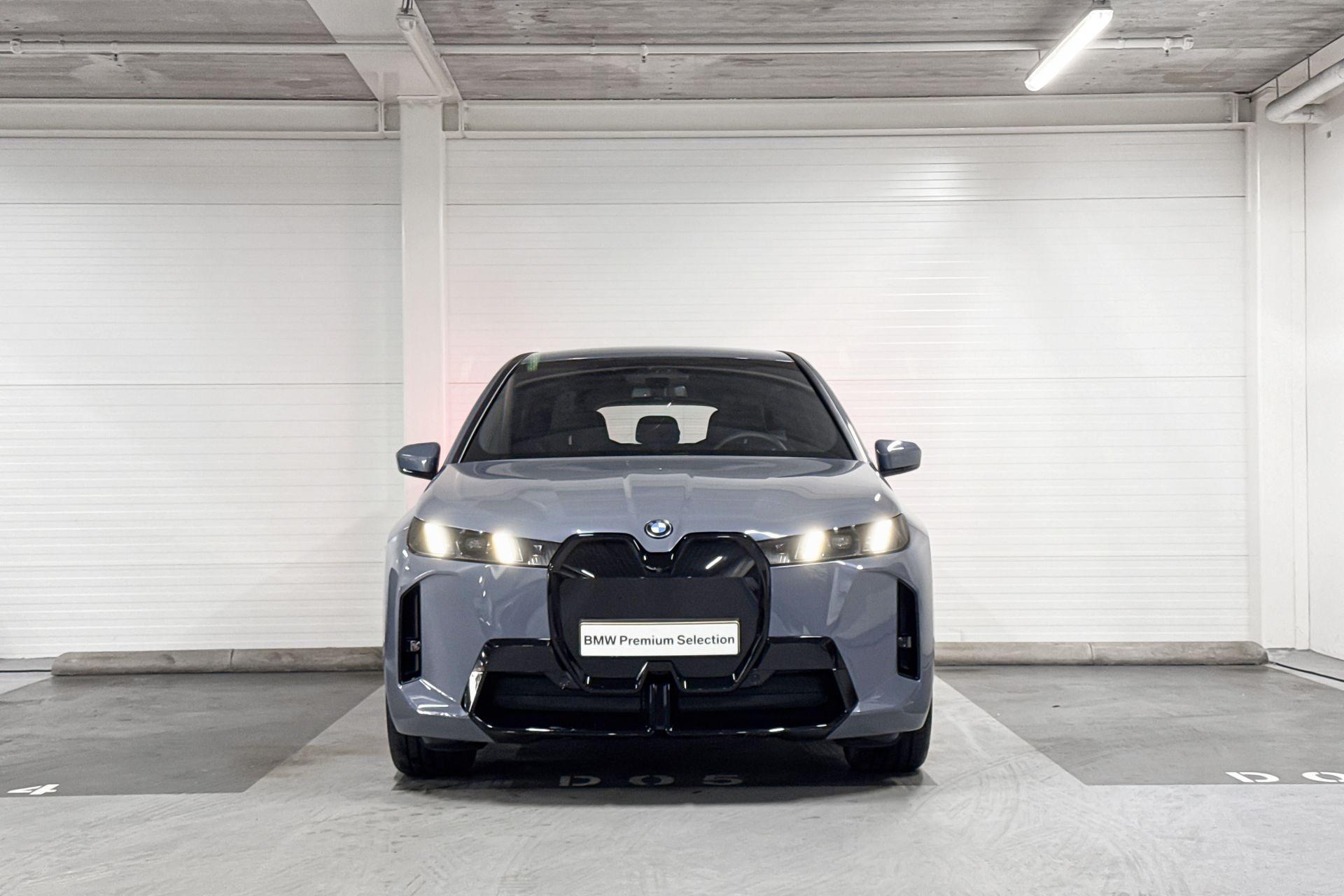 BMW iX