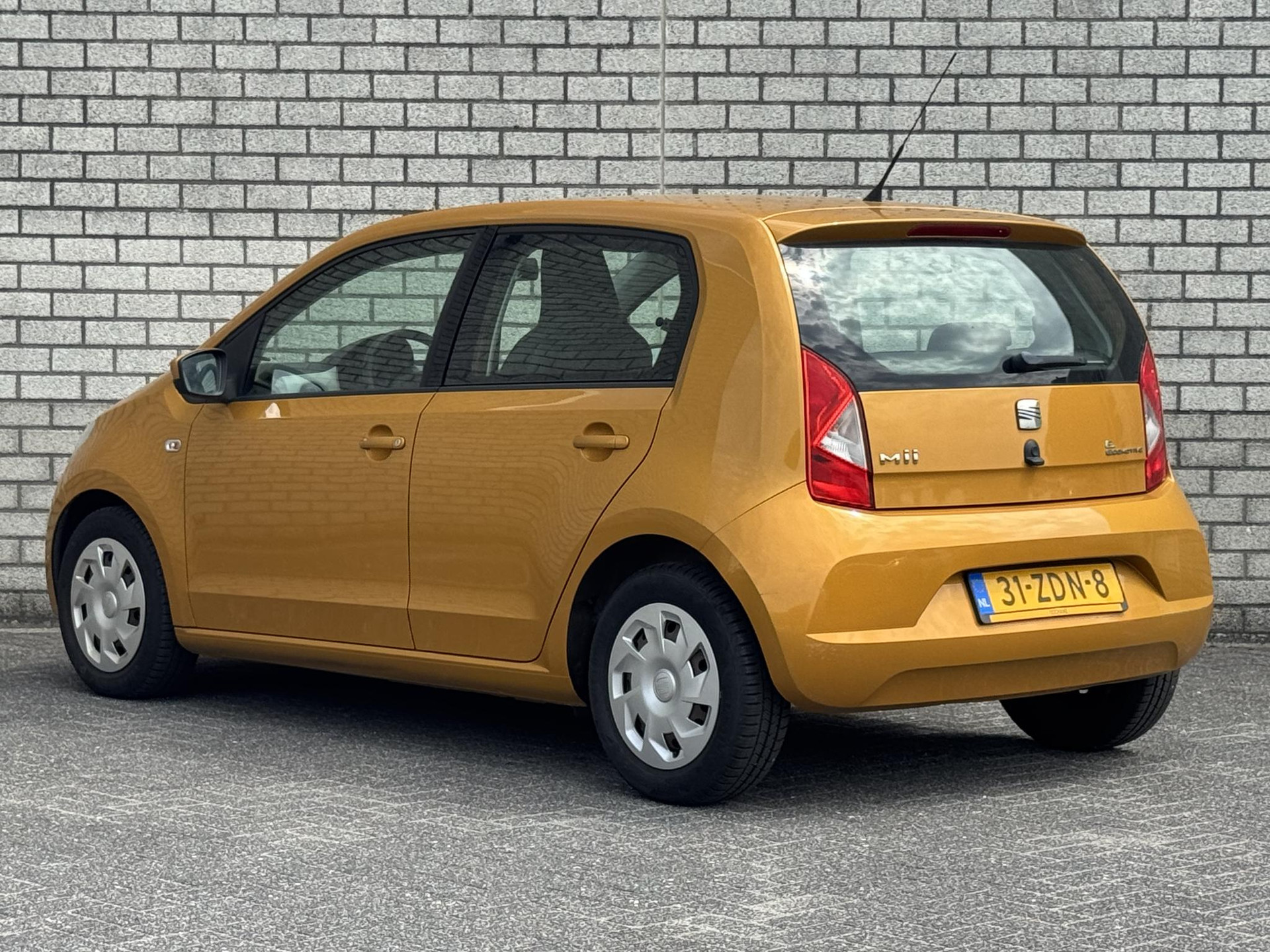 SEAT Mii