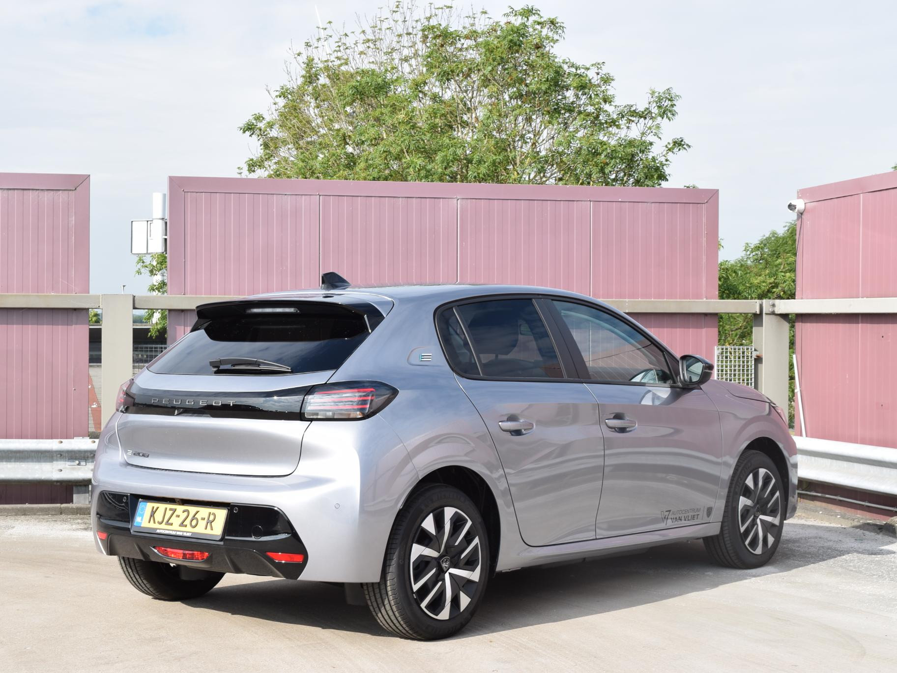 Peugeot e-208