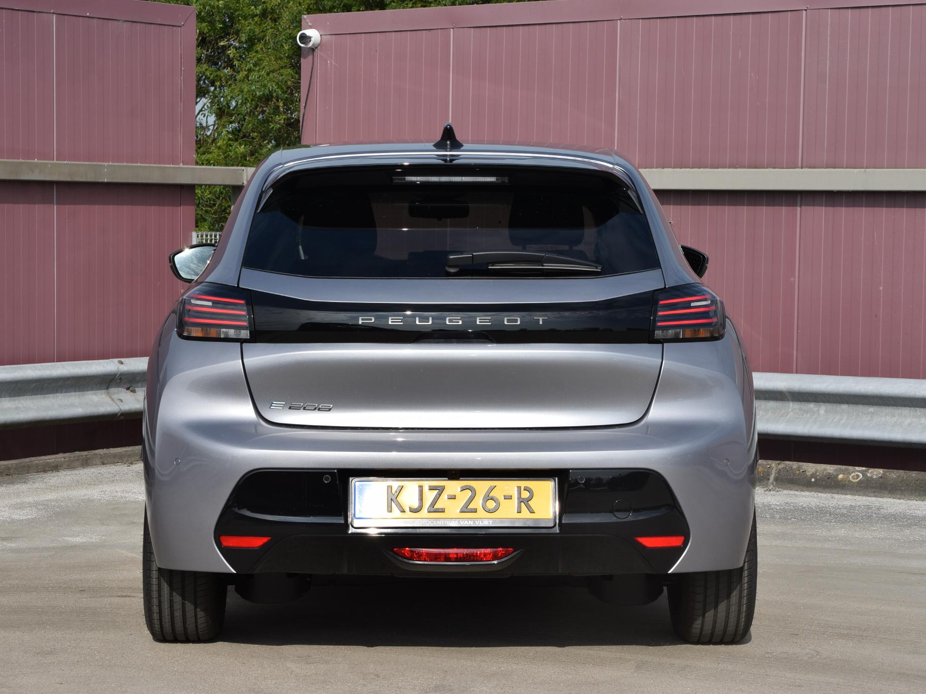 Peugeot e-208
