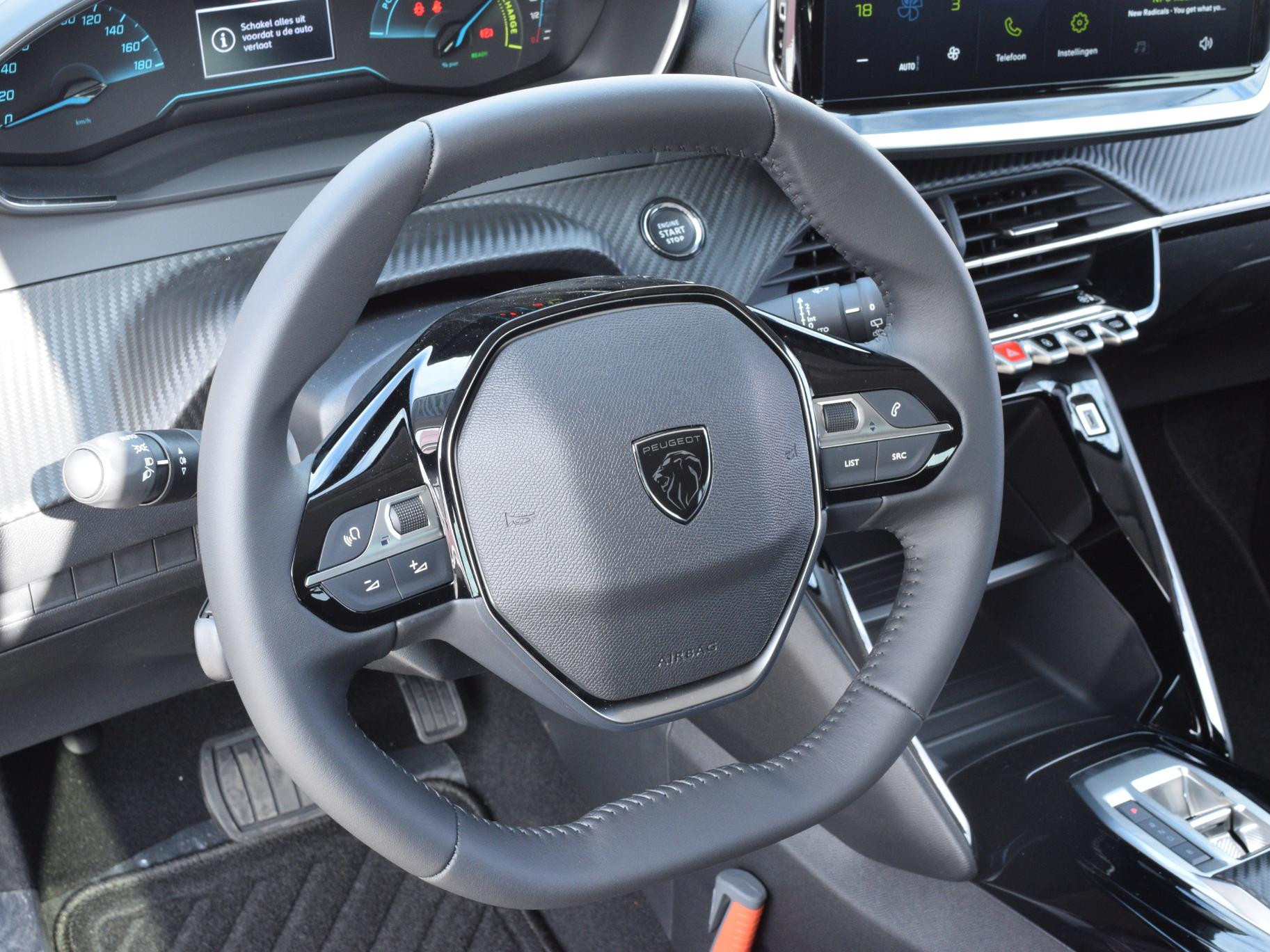 Peugeot e-208