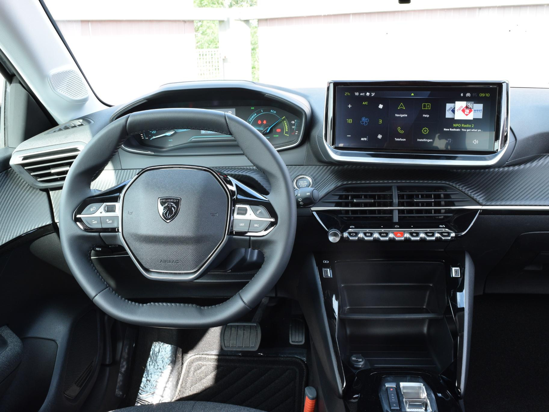 Peugeot e-208