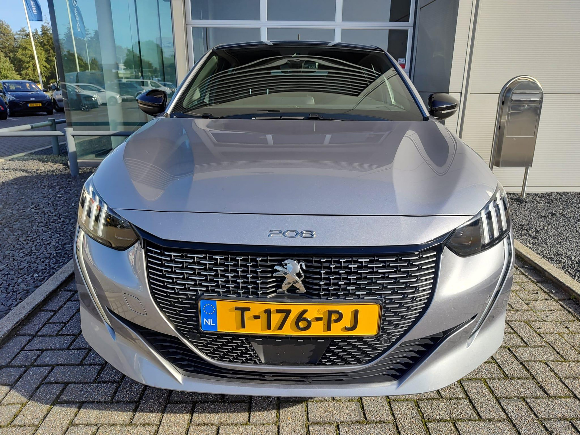 Peugeot e-208