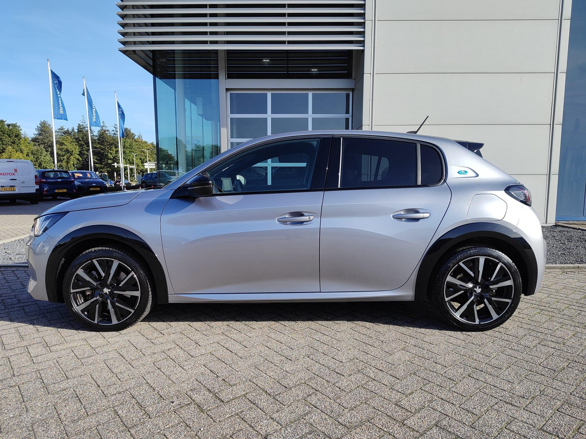 Peugeot e-208