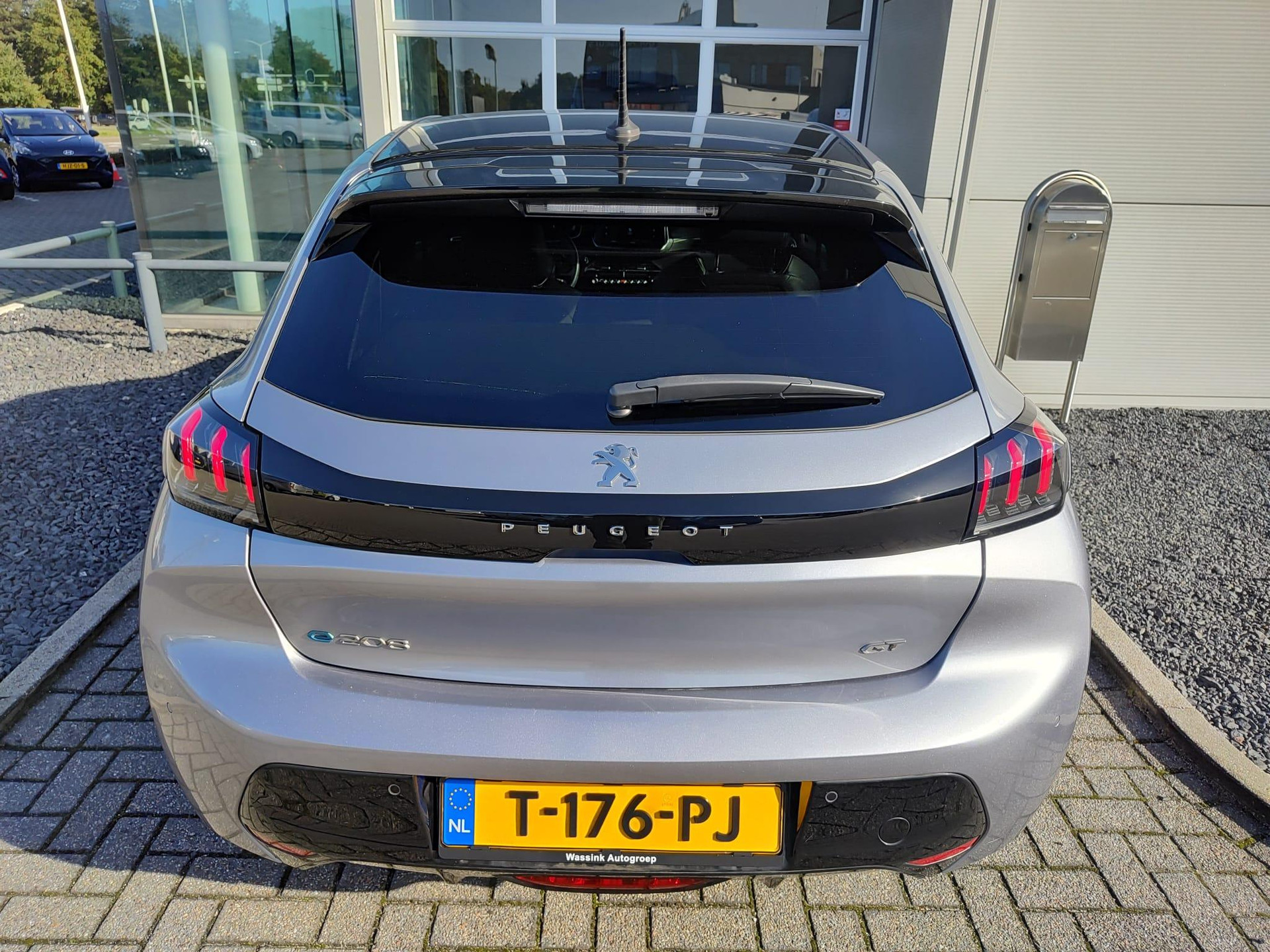 Peugeot e-208