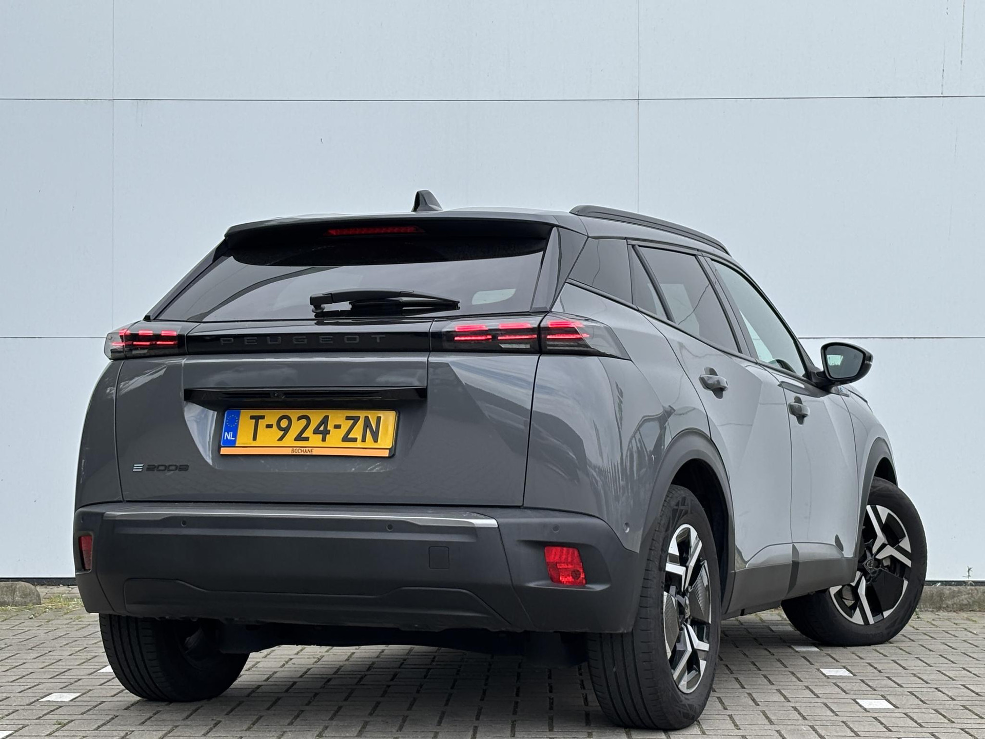Peugeot e-2008
