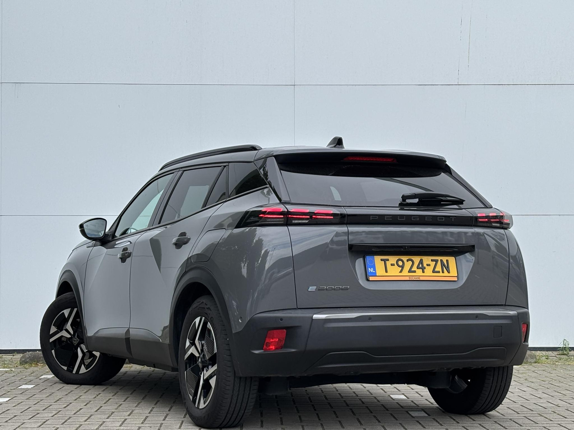 Peugeot e-2008