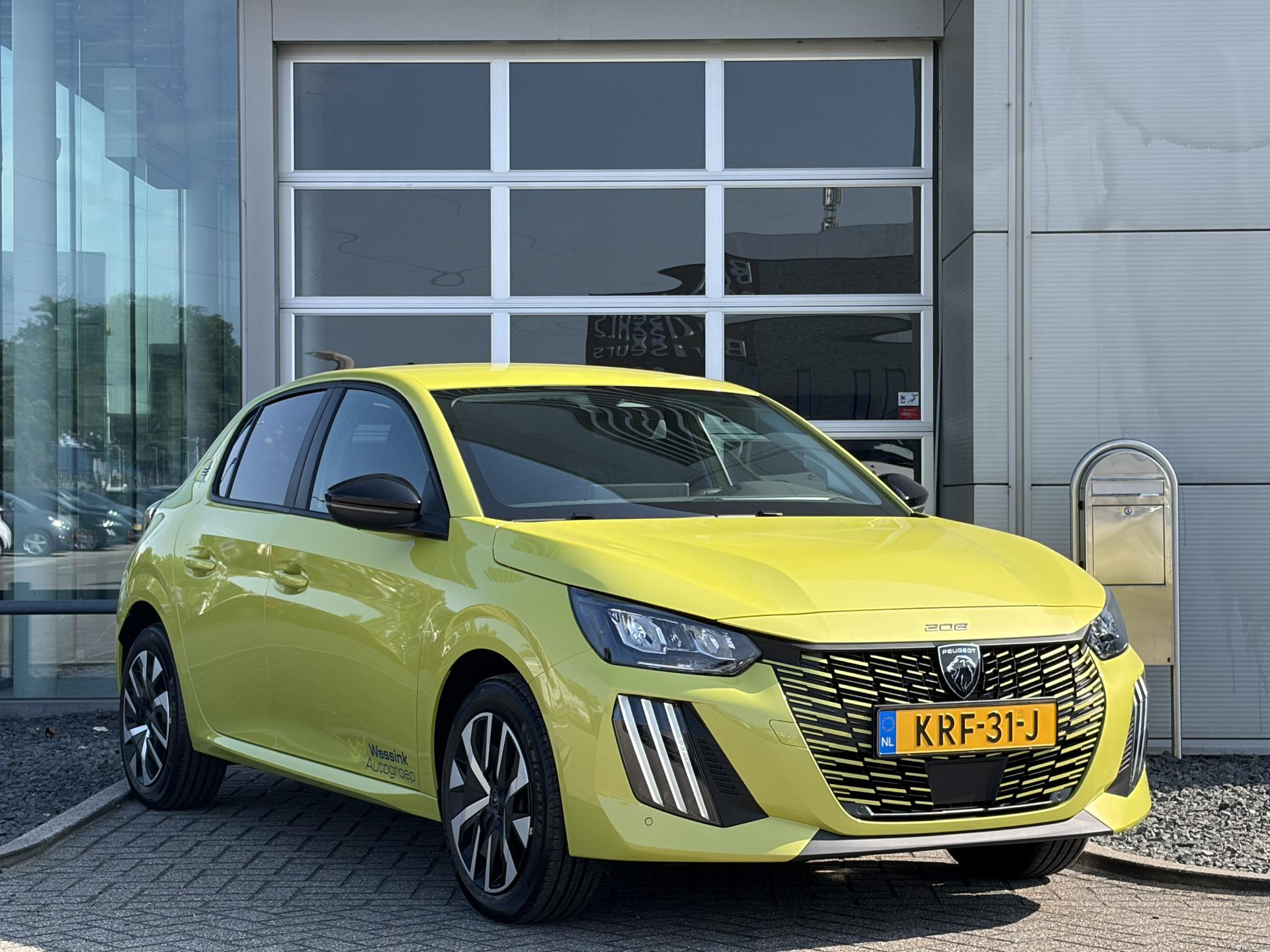 Peugeot e-208