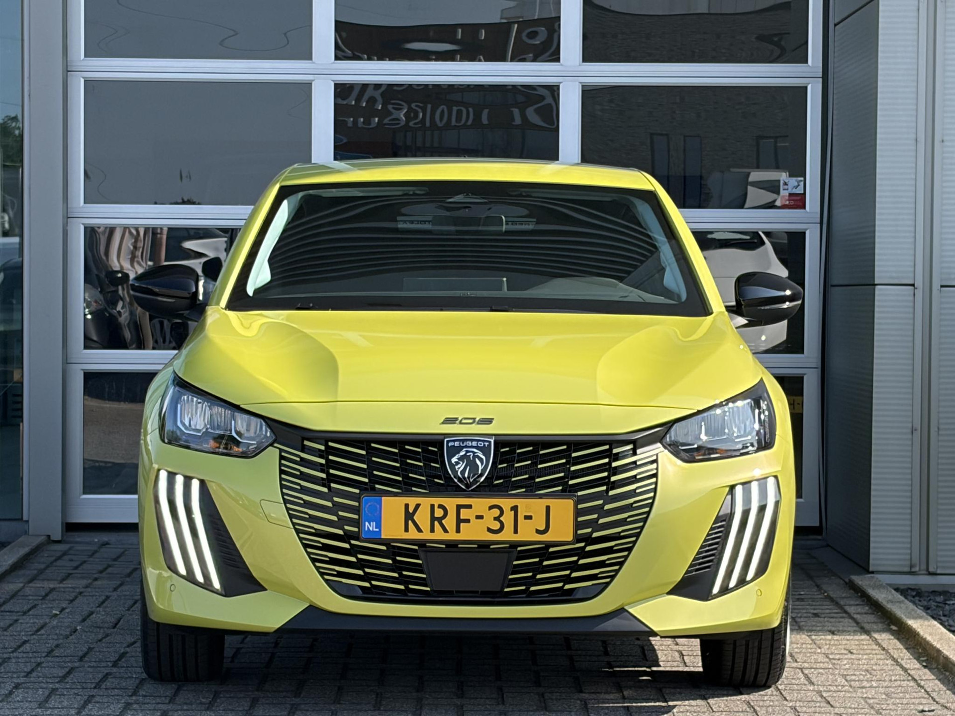 Peugeot e-208