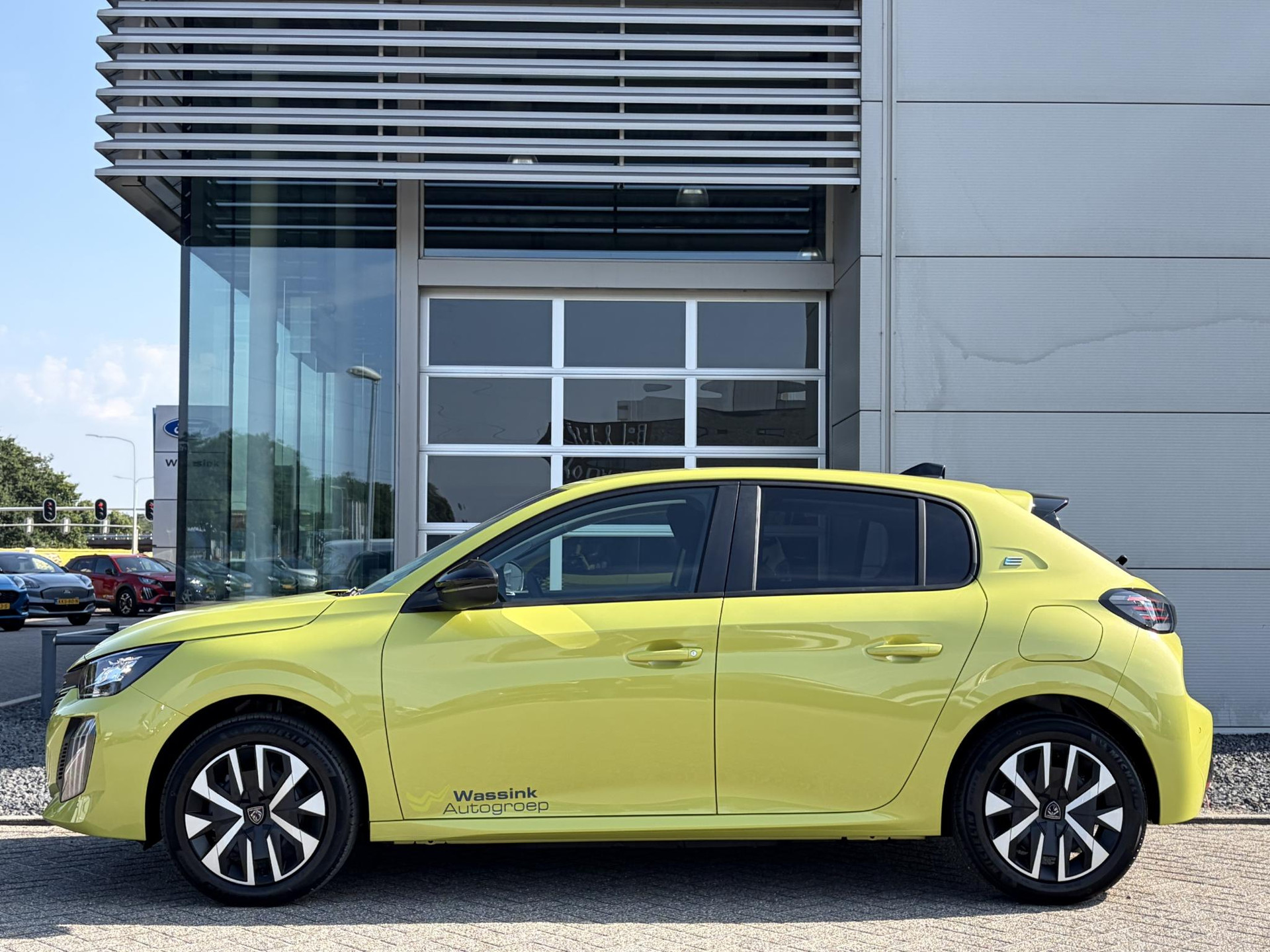 Peugeot e-208