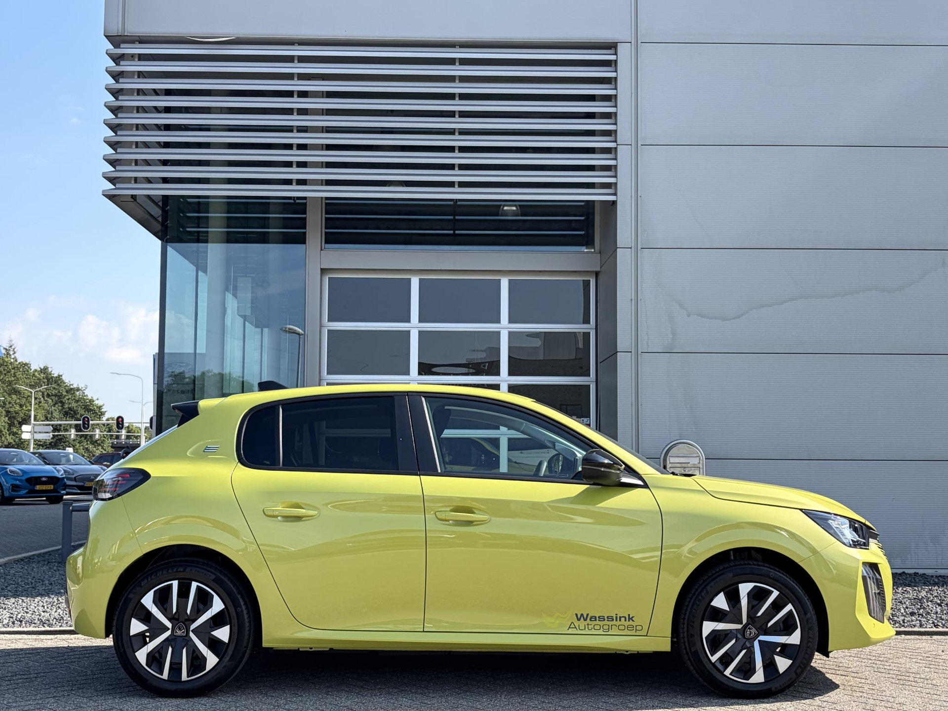 Peugeot e-208