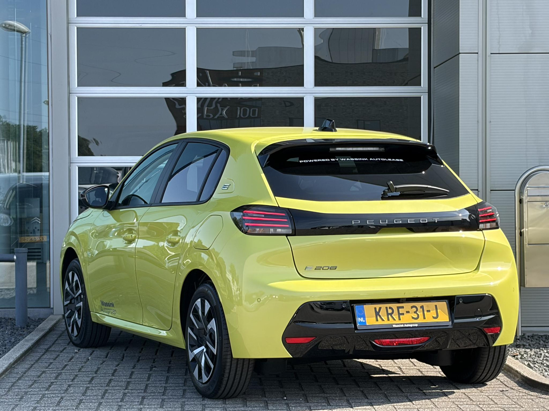Peugeot e-208