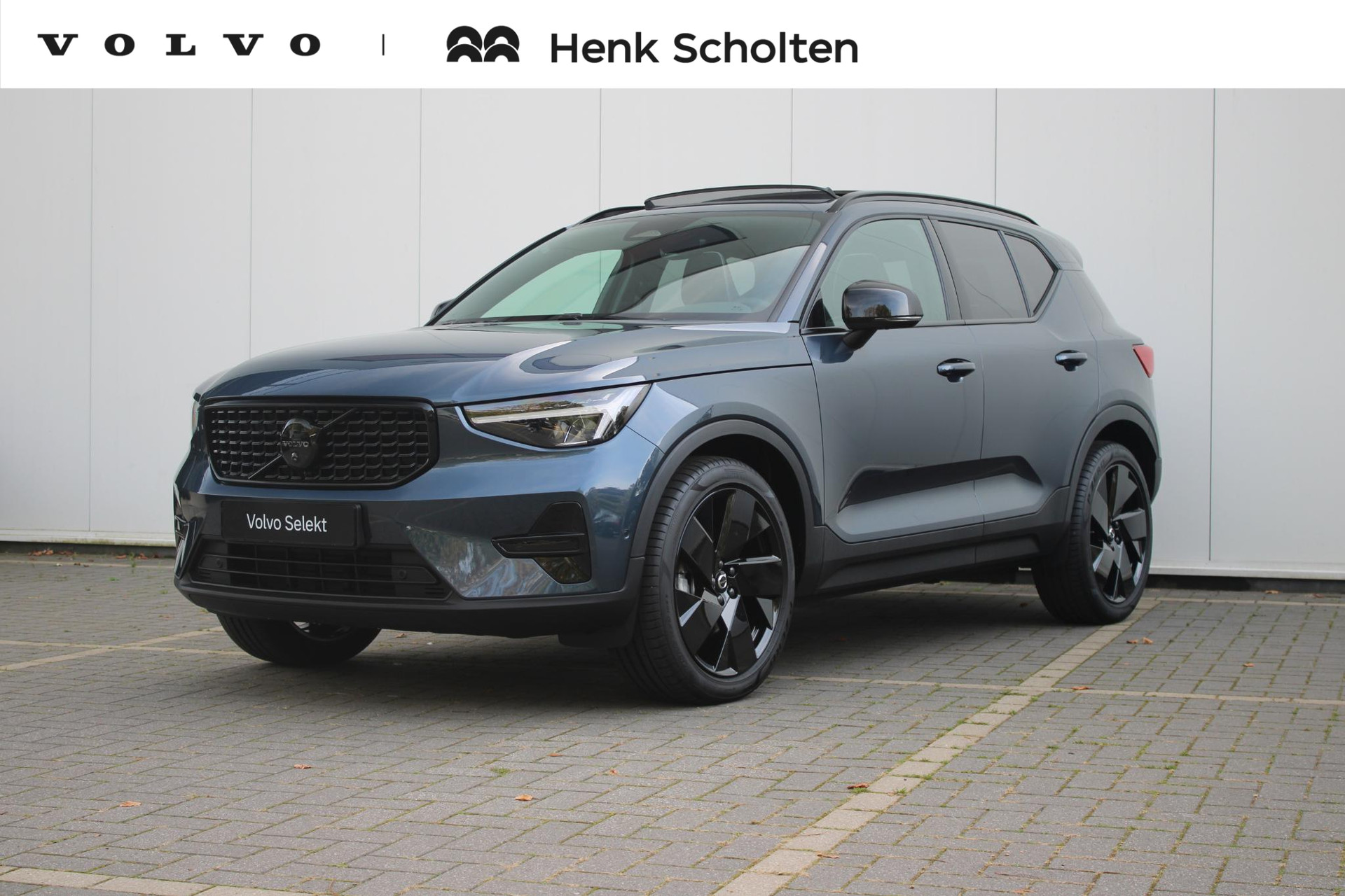 Volvo XC40 B4 Plus Black Edition 2026, foto 1