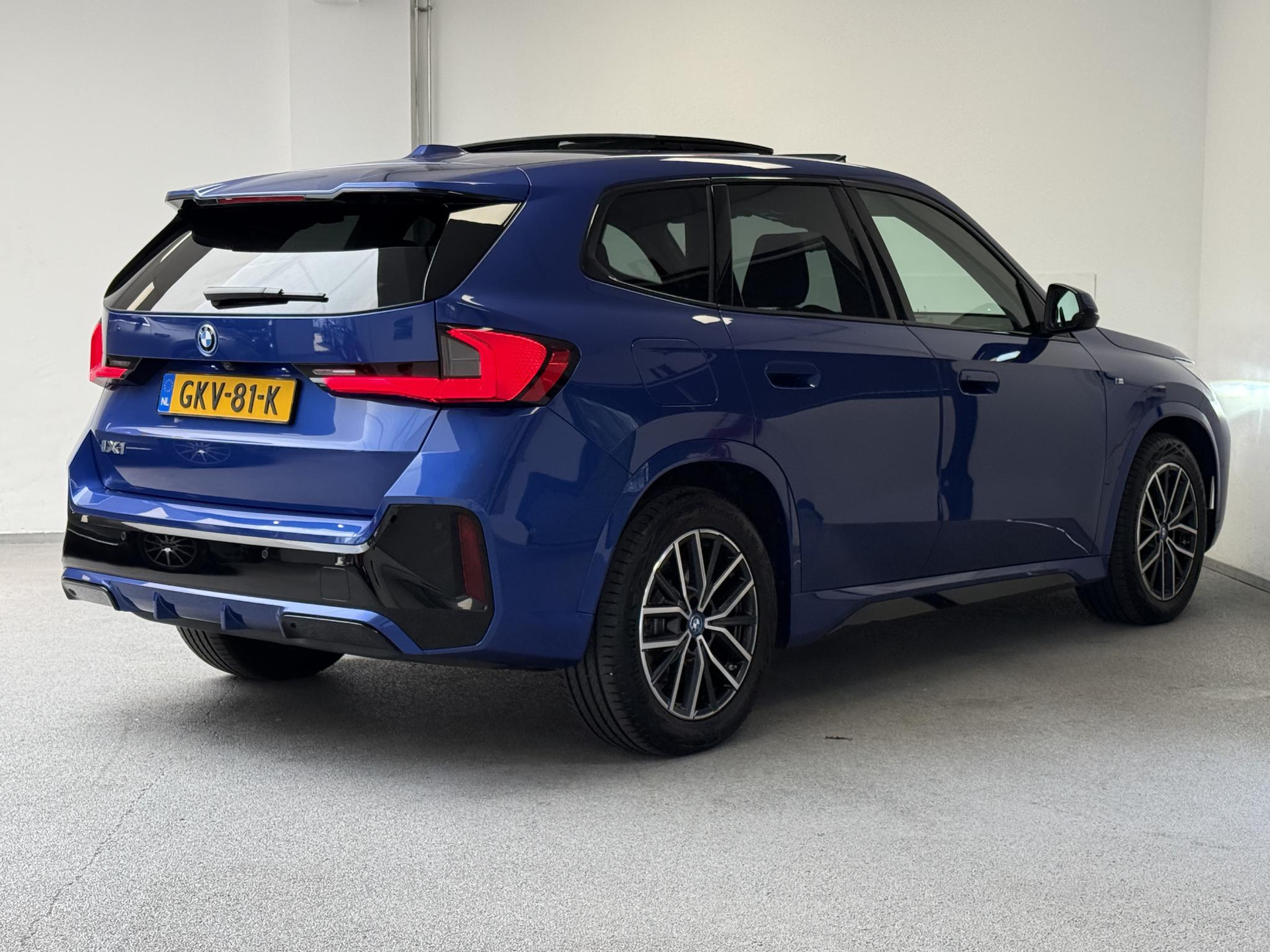 BMW iX1