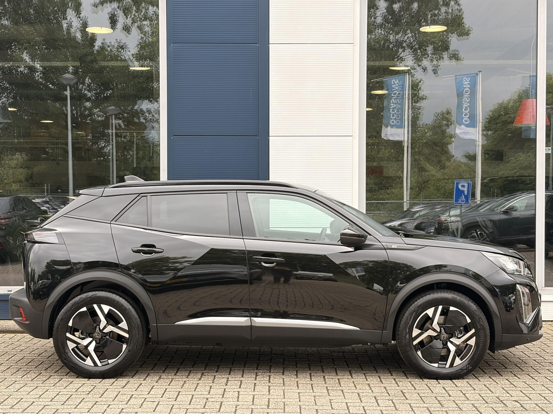 Peugeot e-2008