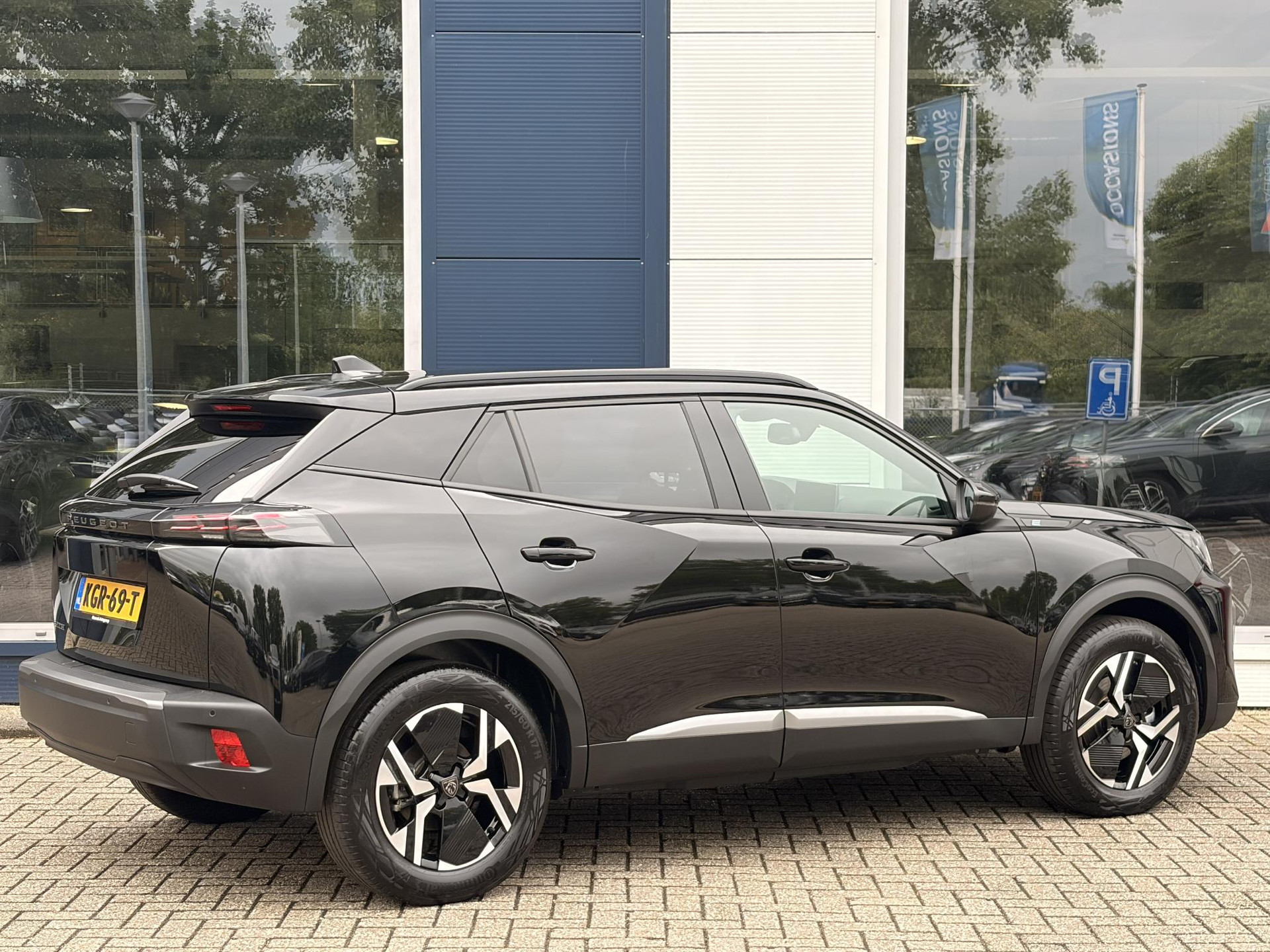Peugeot e-2008