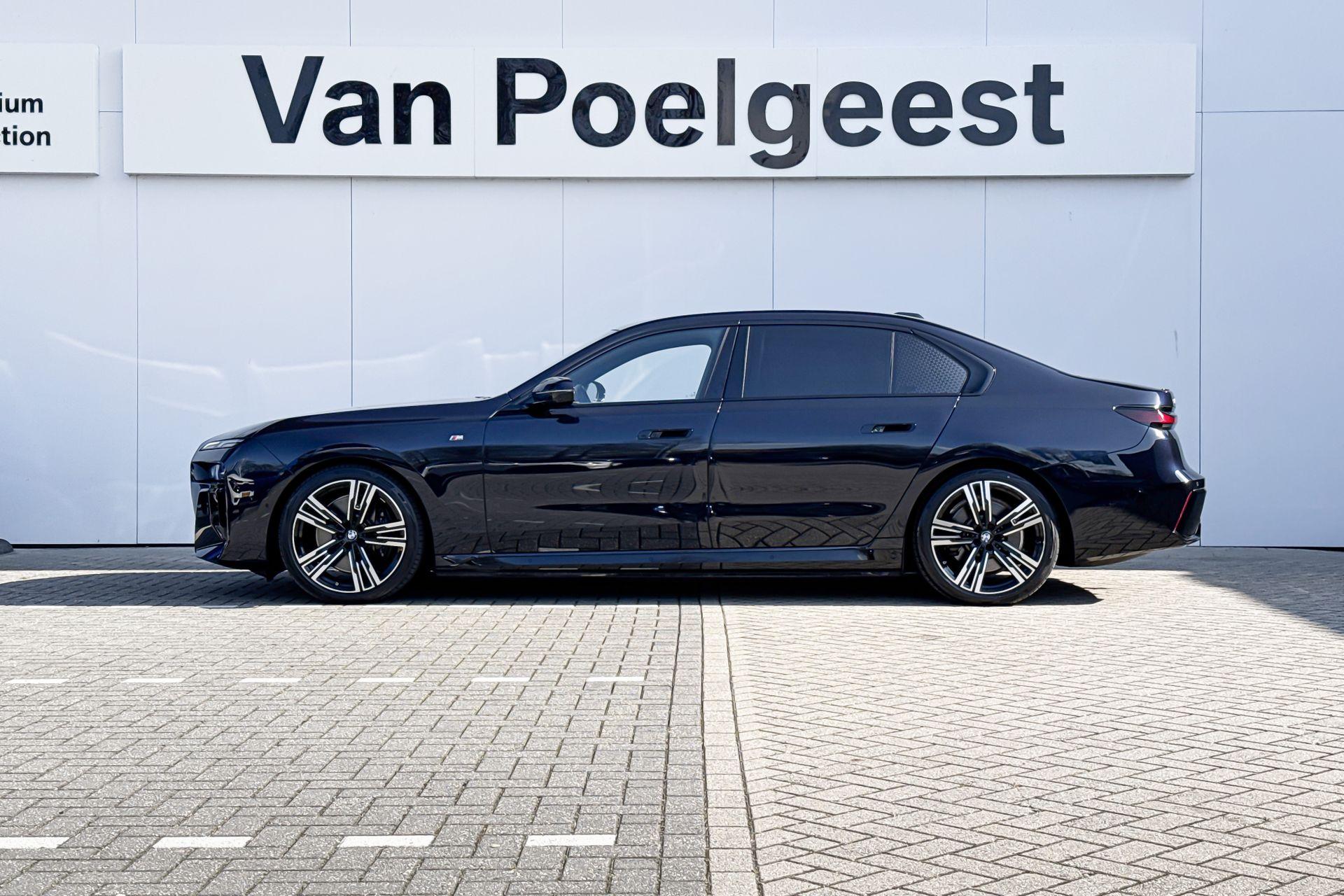 BMW i7