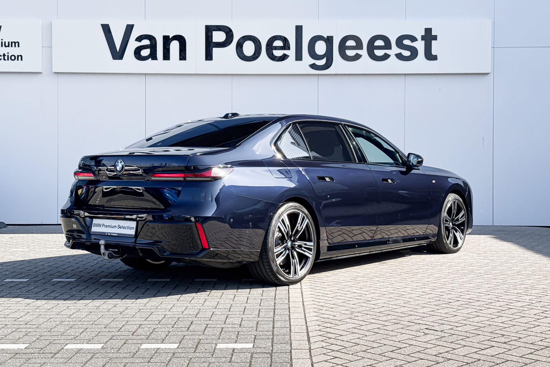BMW i7