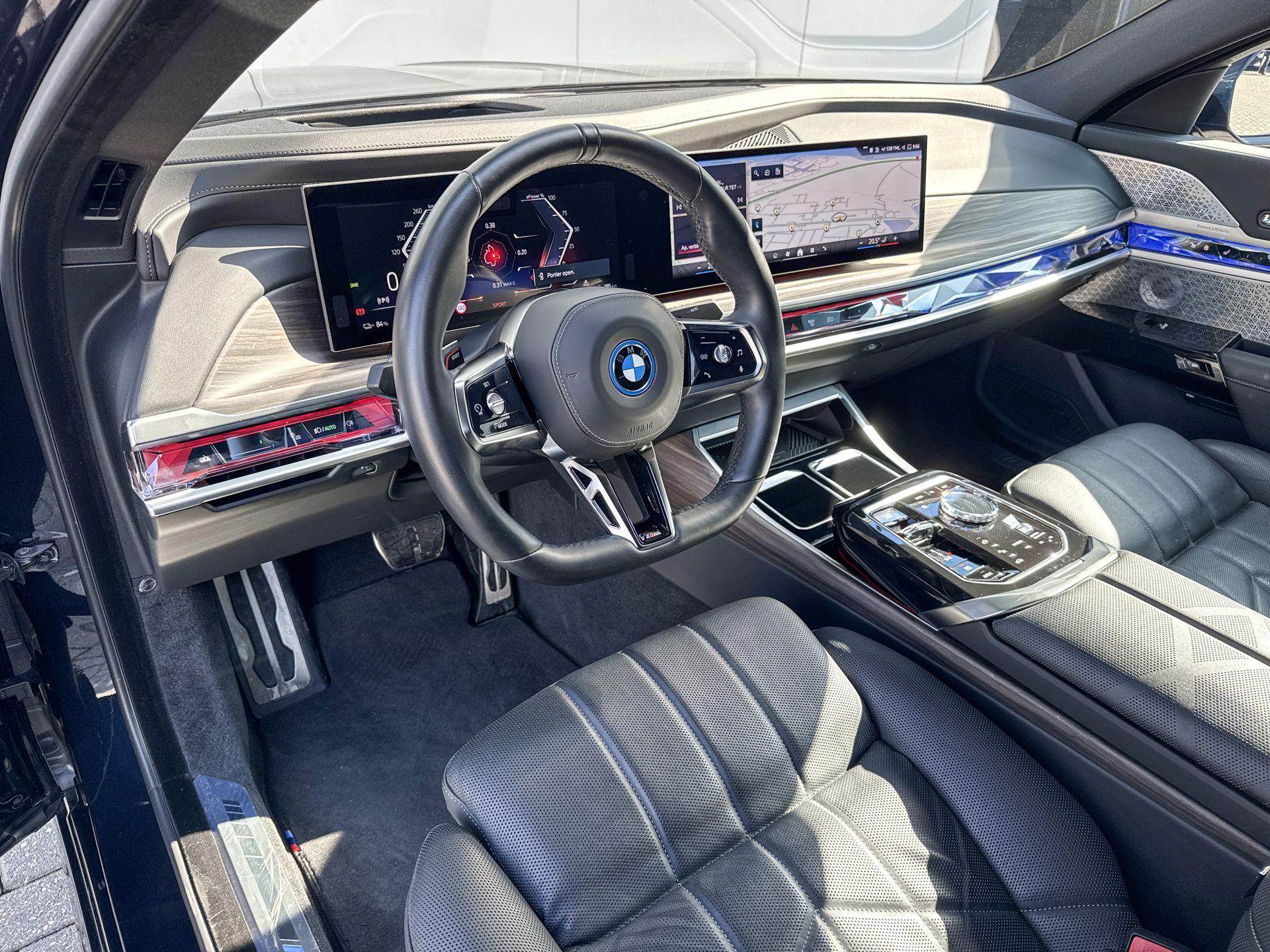 BMW i7
