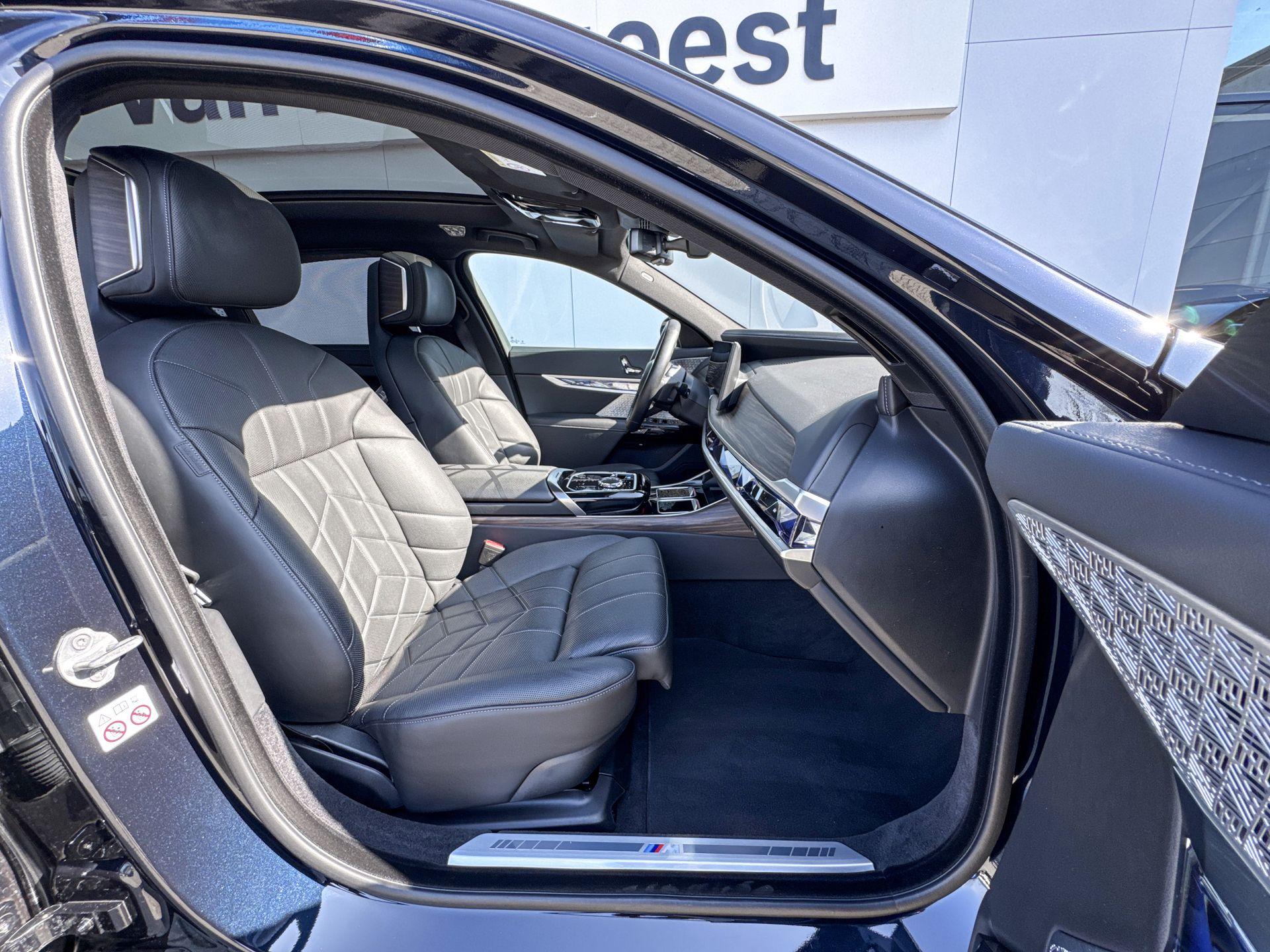 BMW i7