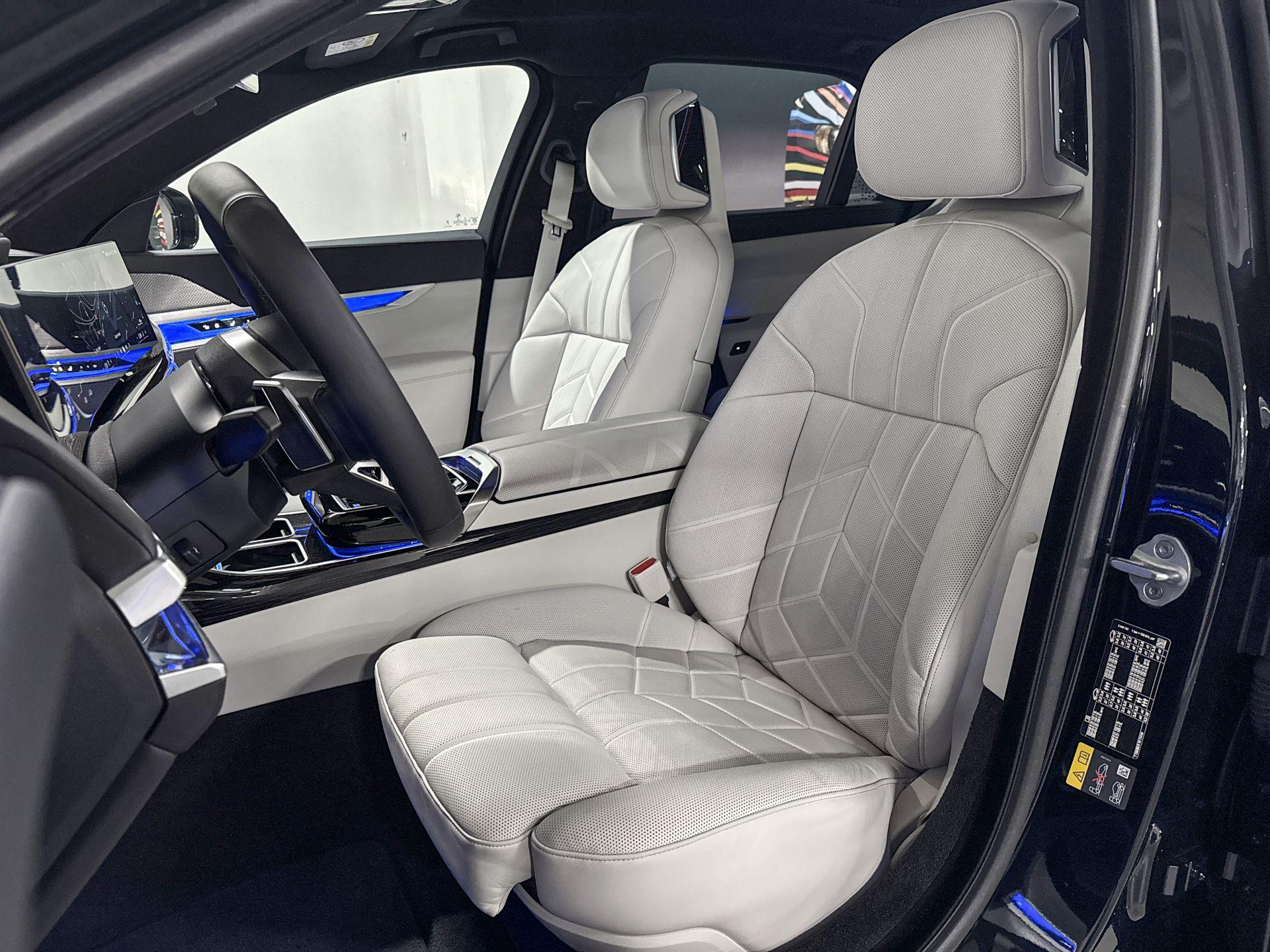 BMW i7