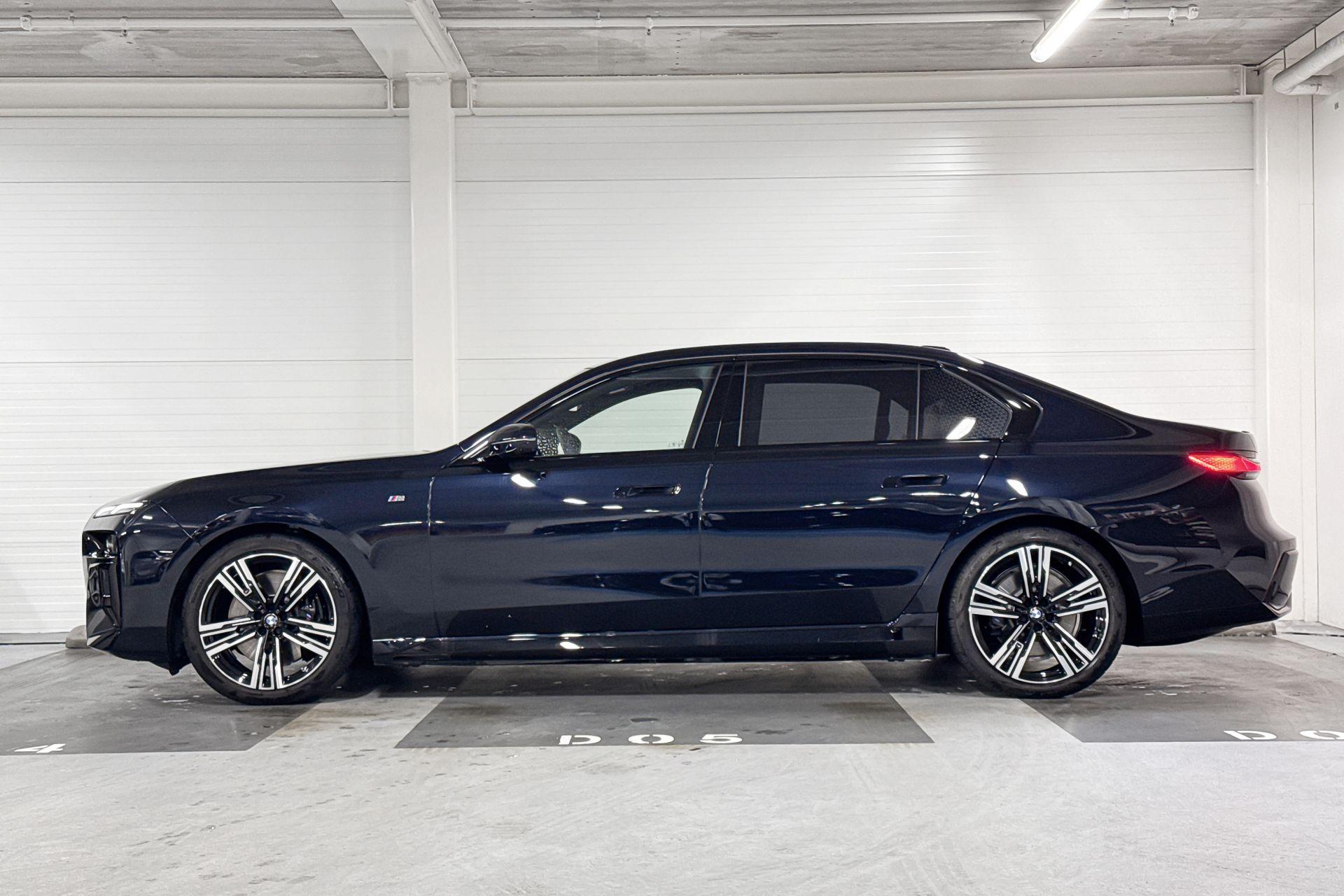 BMW i7