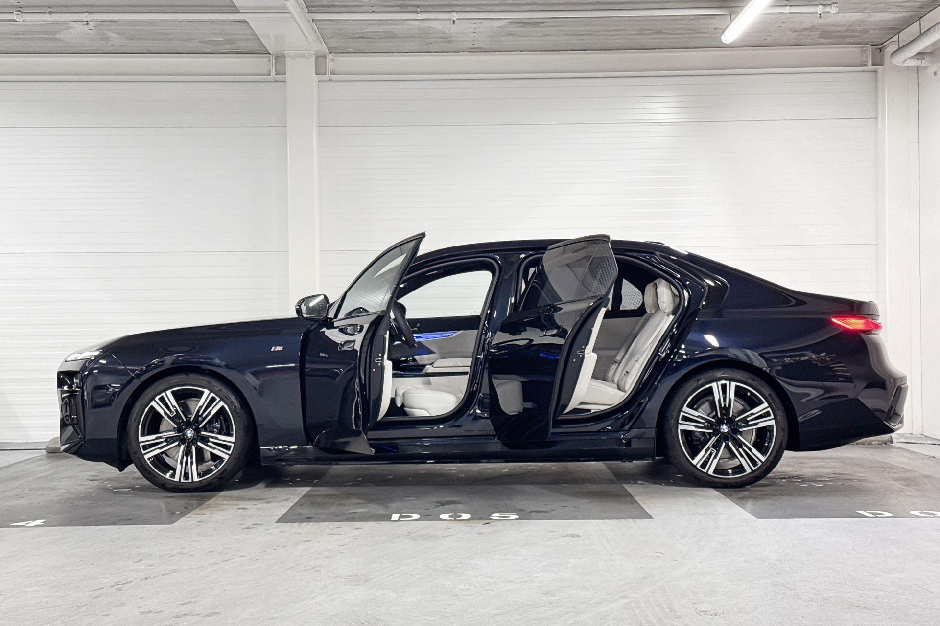 BMW i7