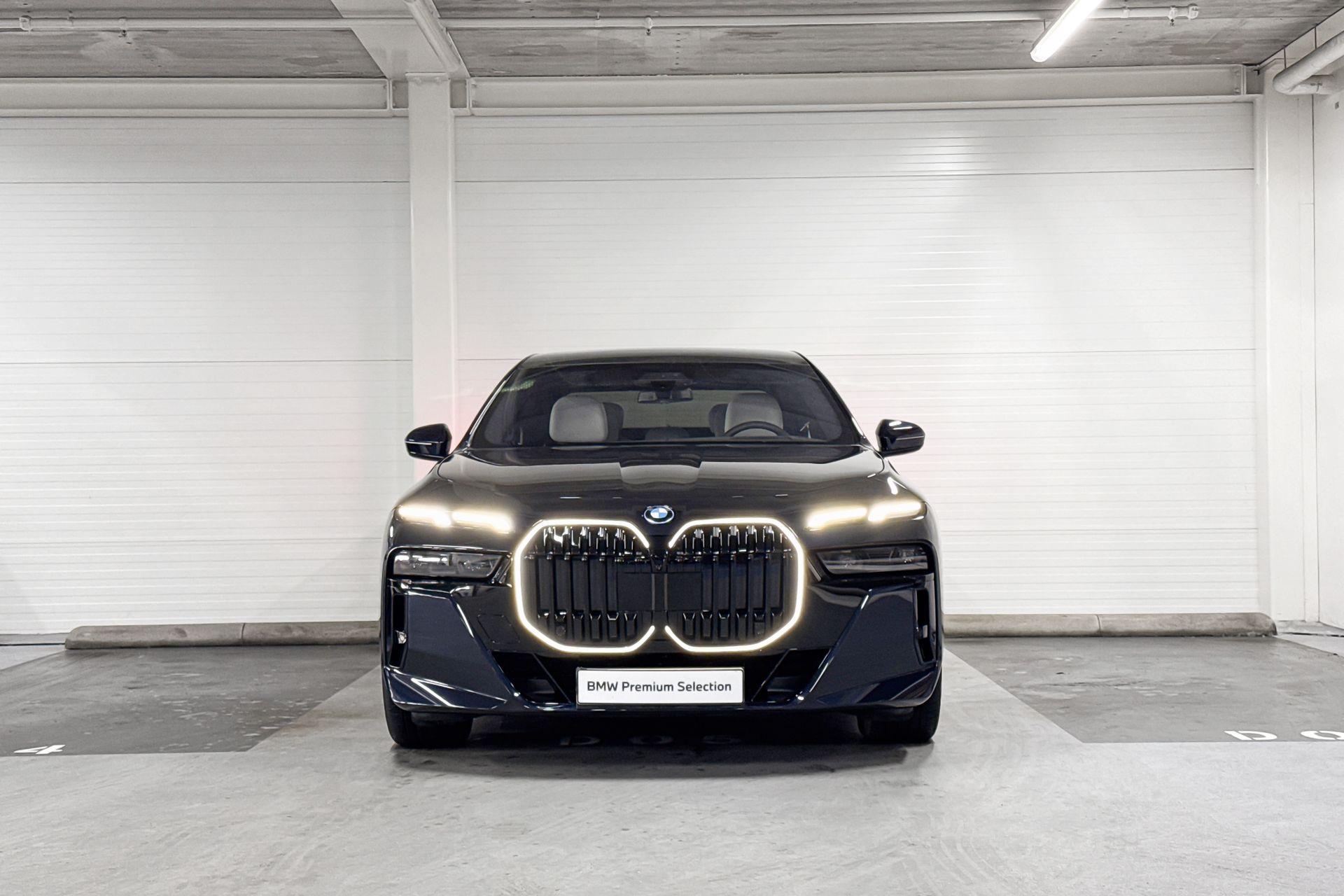 BMW i7