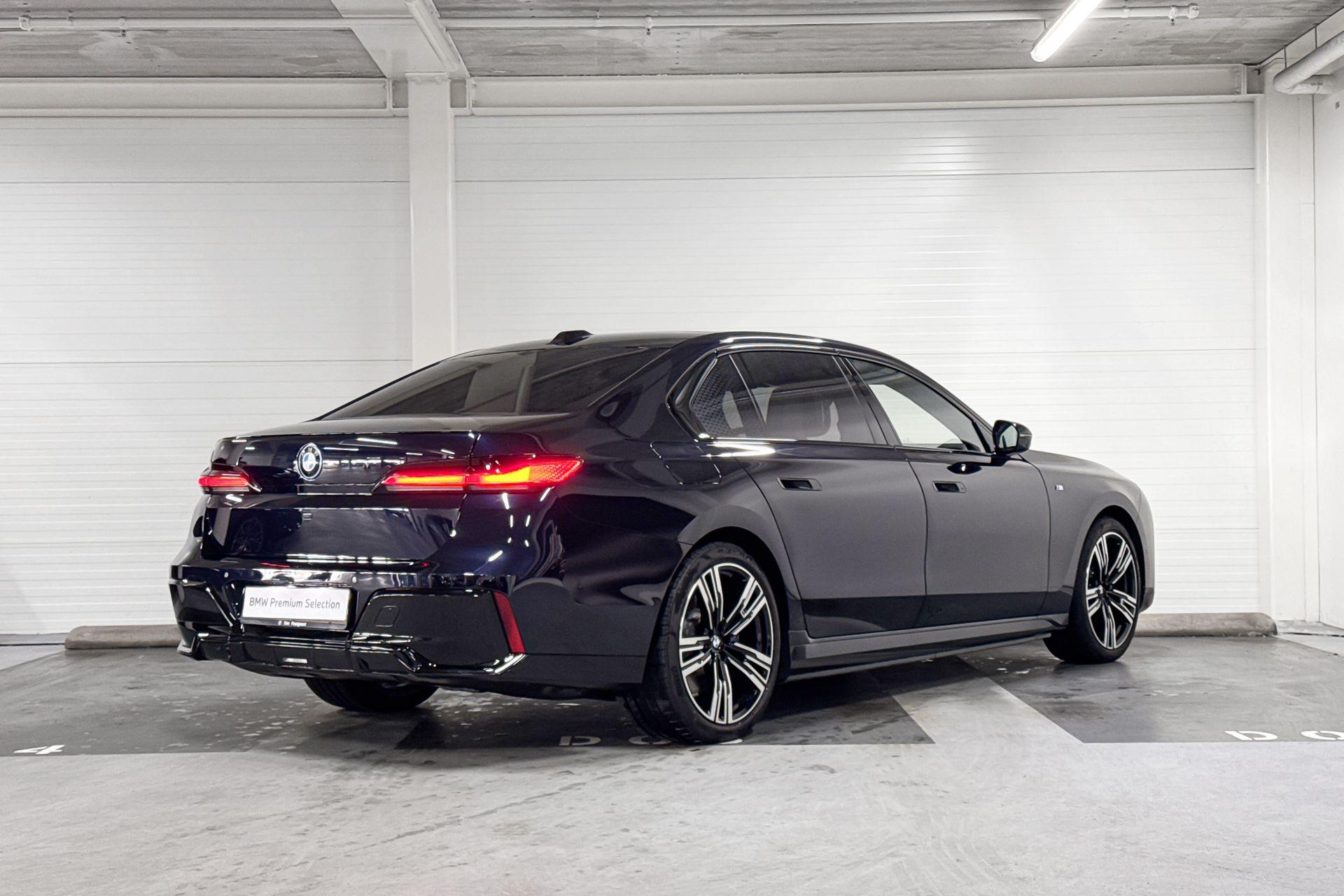 BMW i7