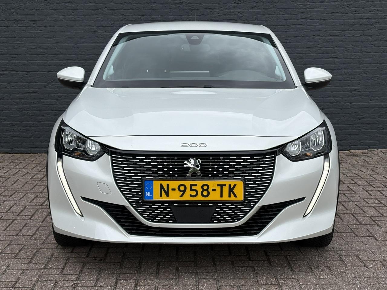 Peugeot e-208