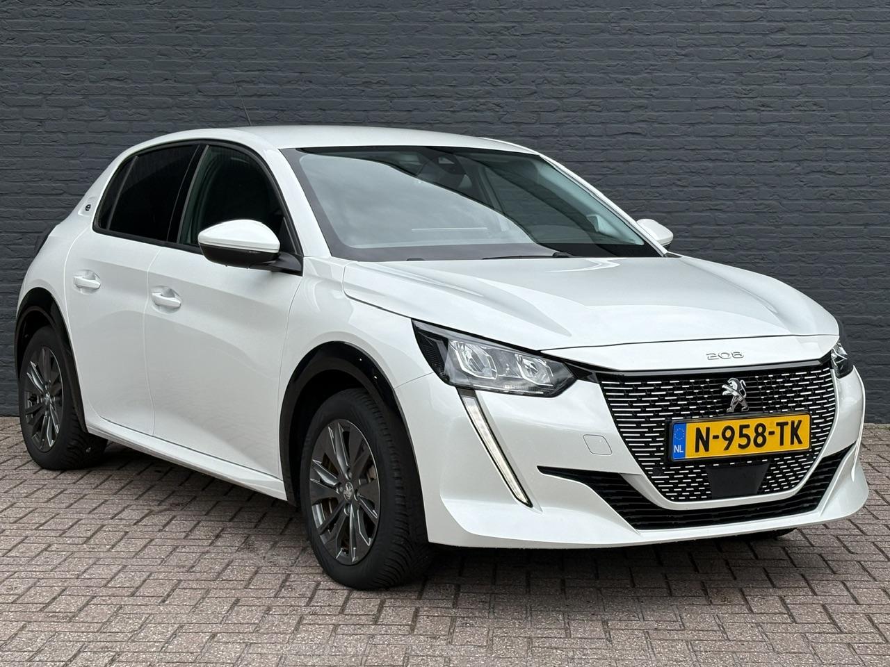 Peugeot e-208