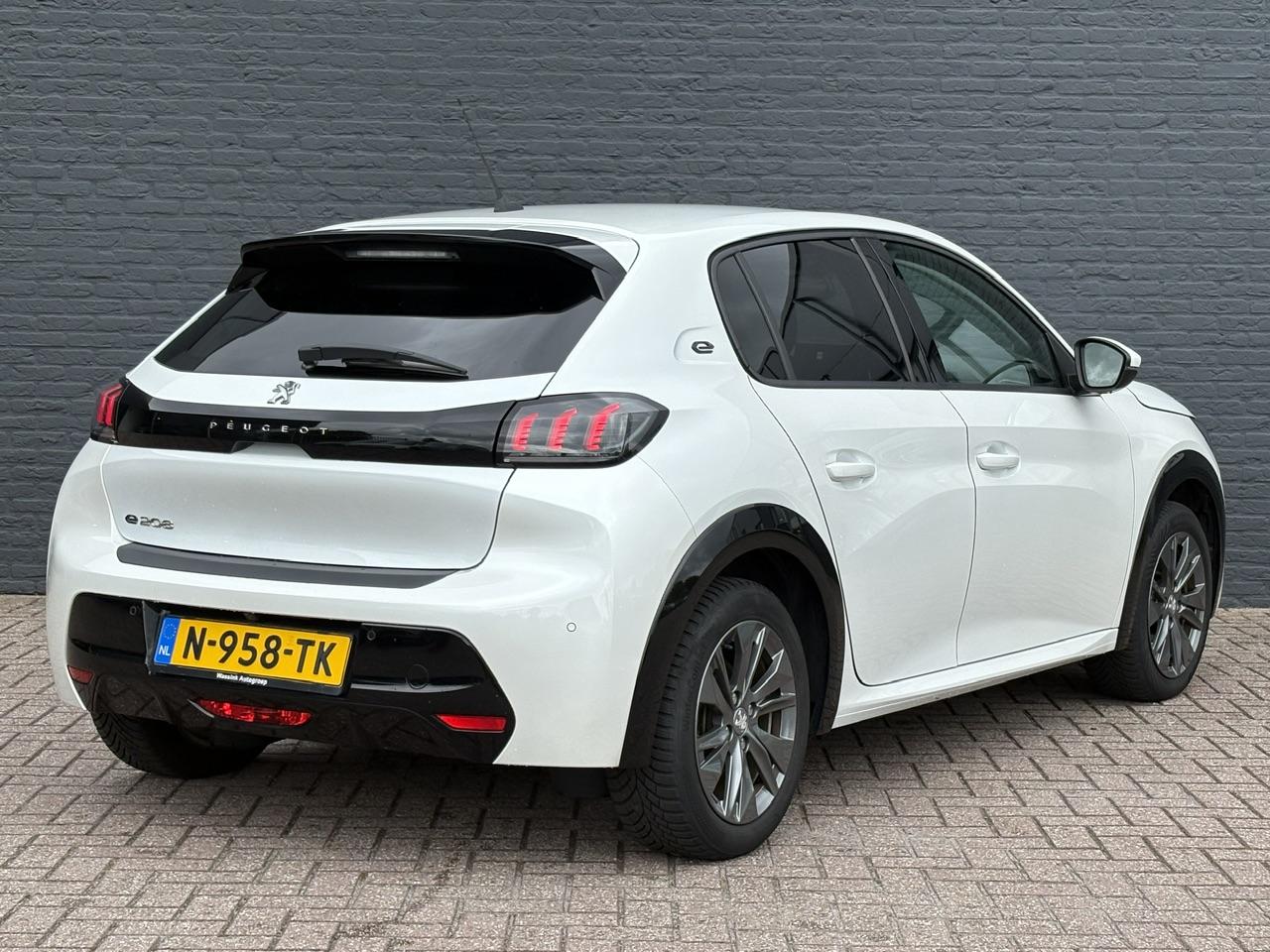 Peugeot e-208