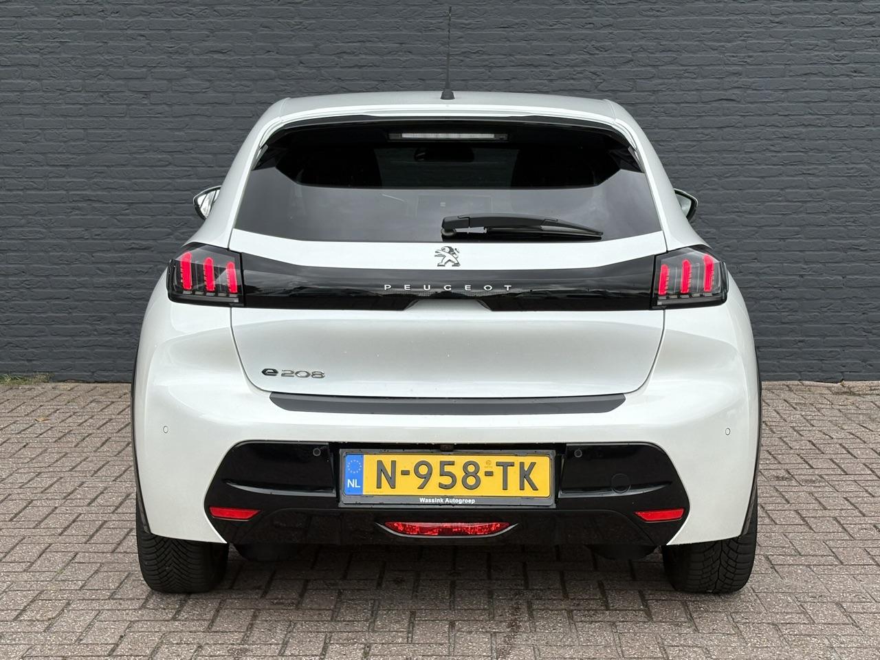 Peugeot e-208