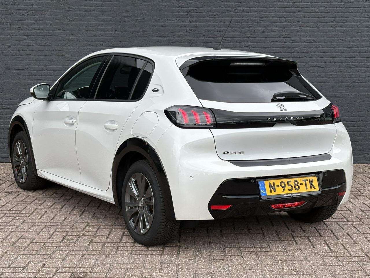 Peugeot e-208