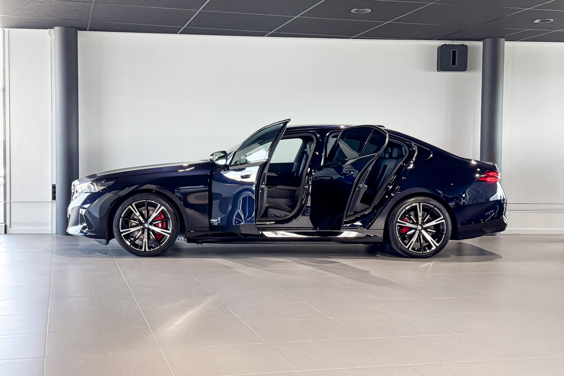 BMW i5