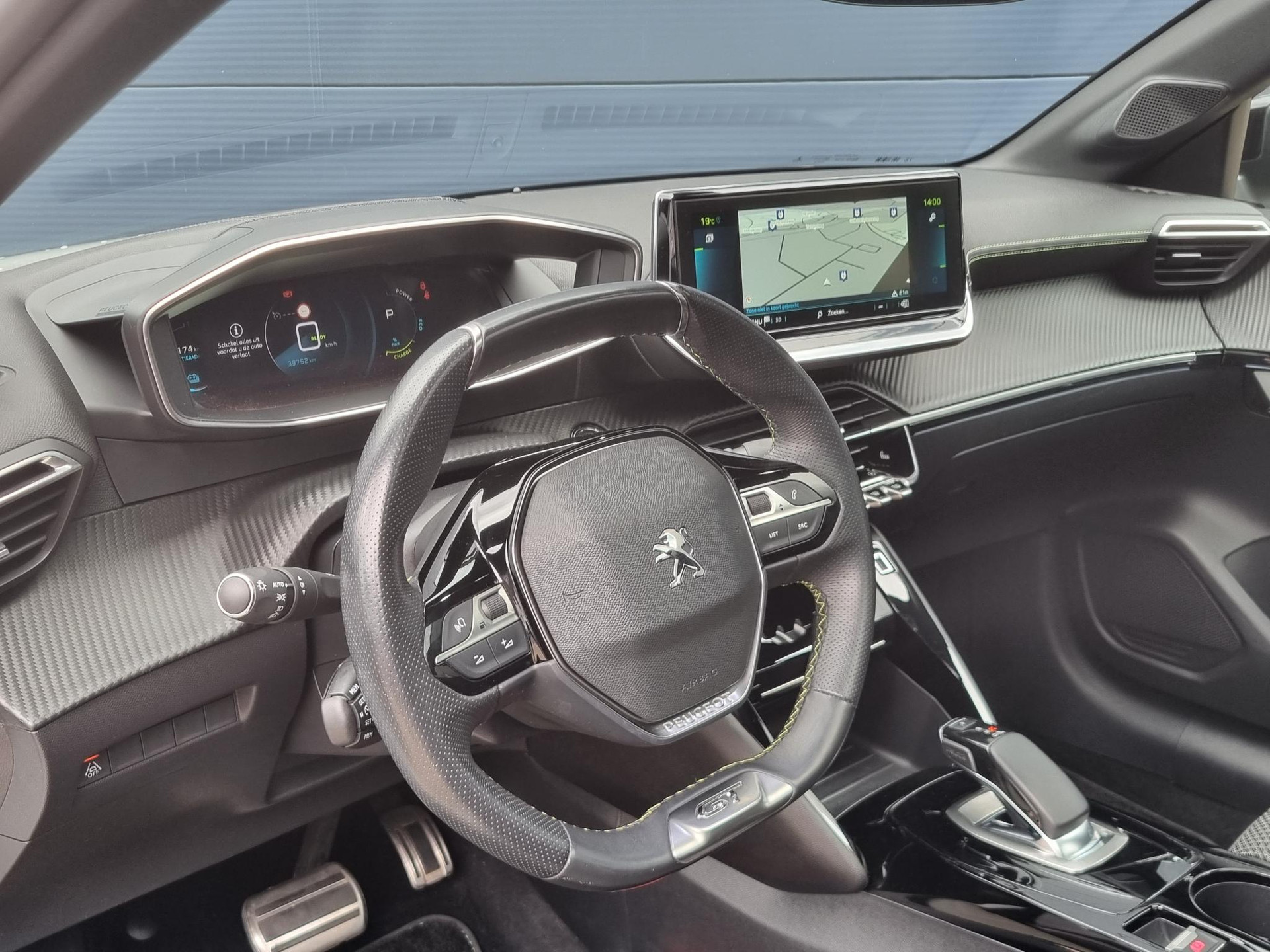 Peugeot e-208