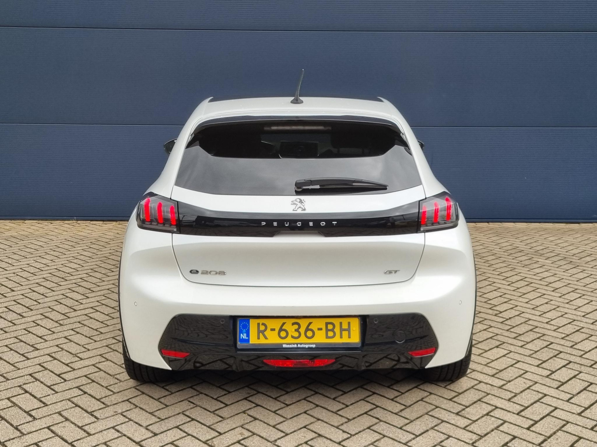 Peugeot e-208