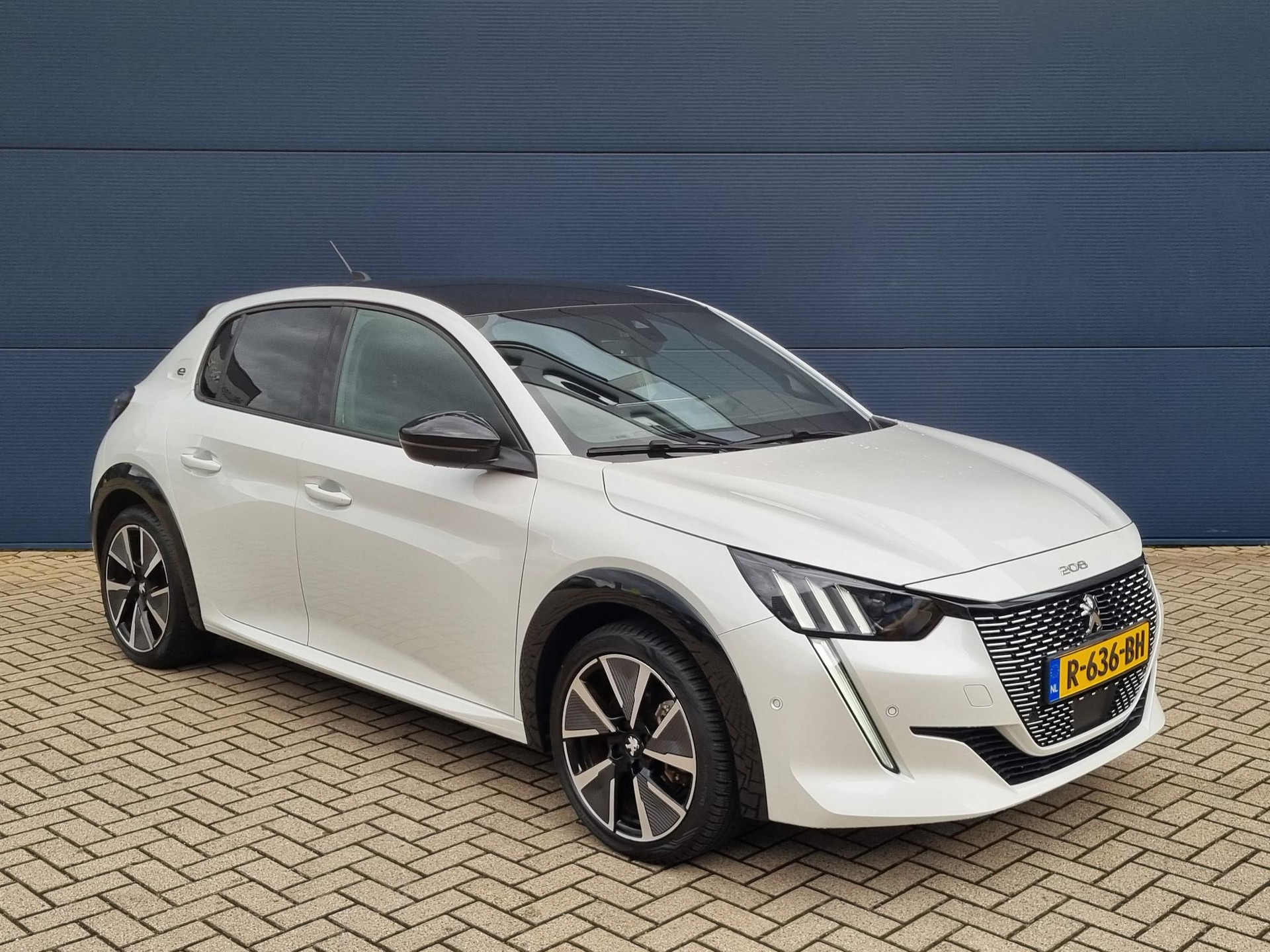 Peugeot e-208