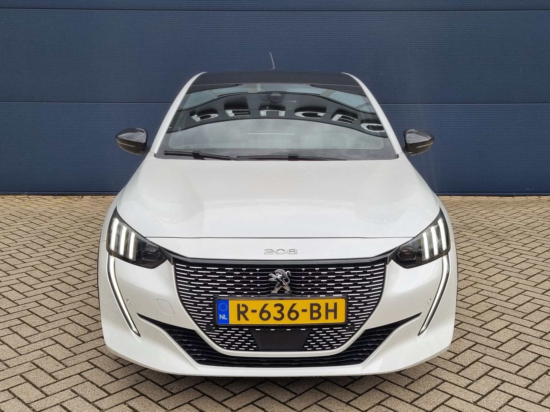 Peugeot e-208