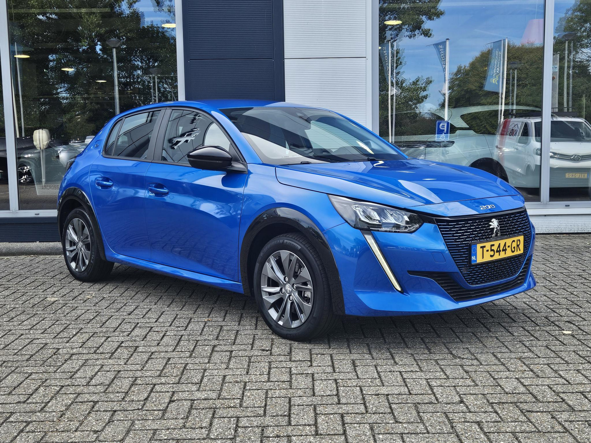 Peugeot e-208