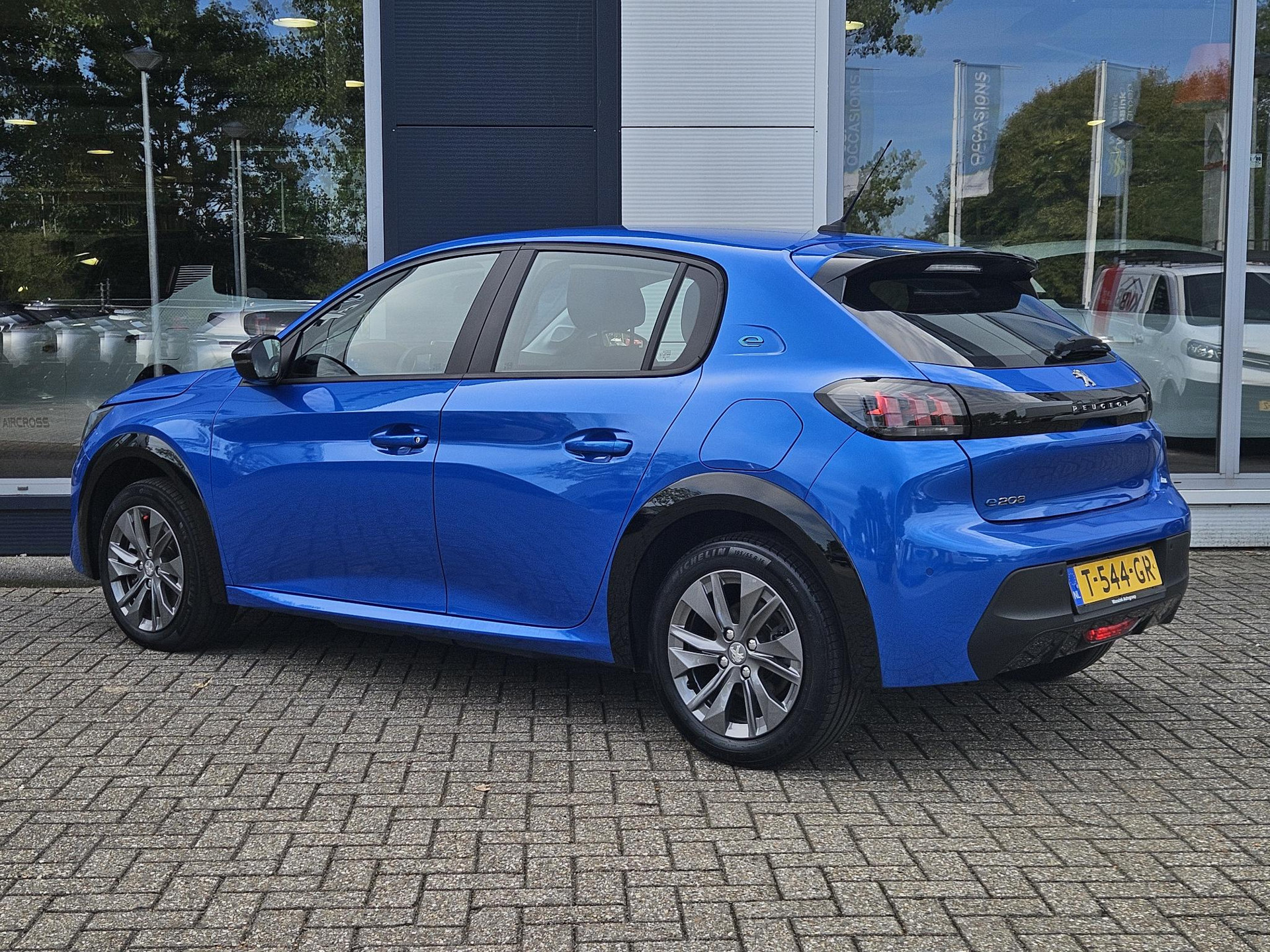 Peugeot e-208