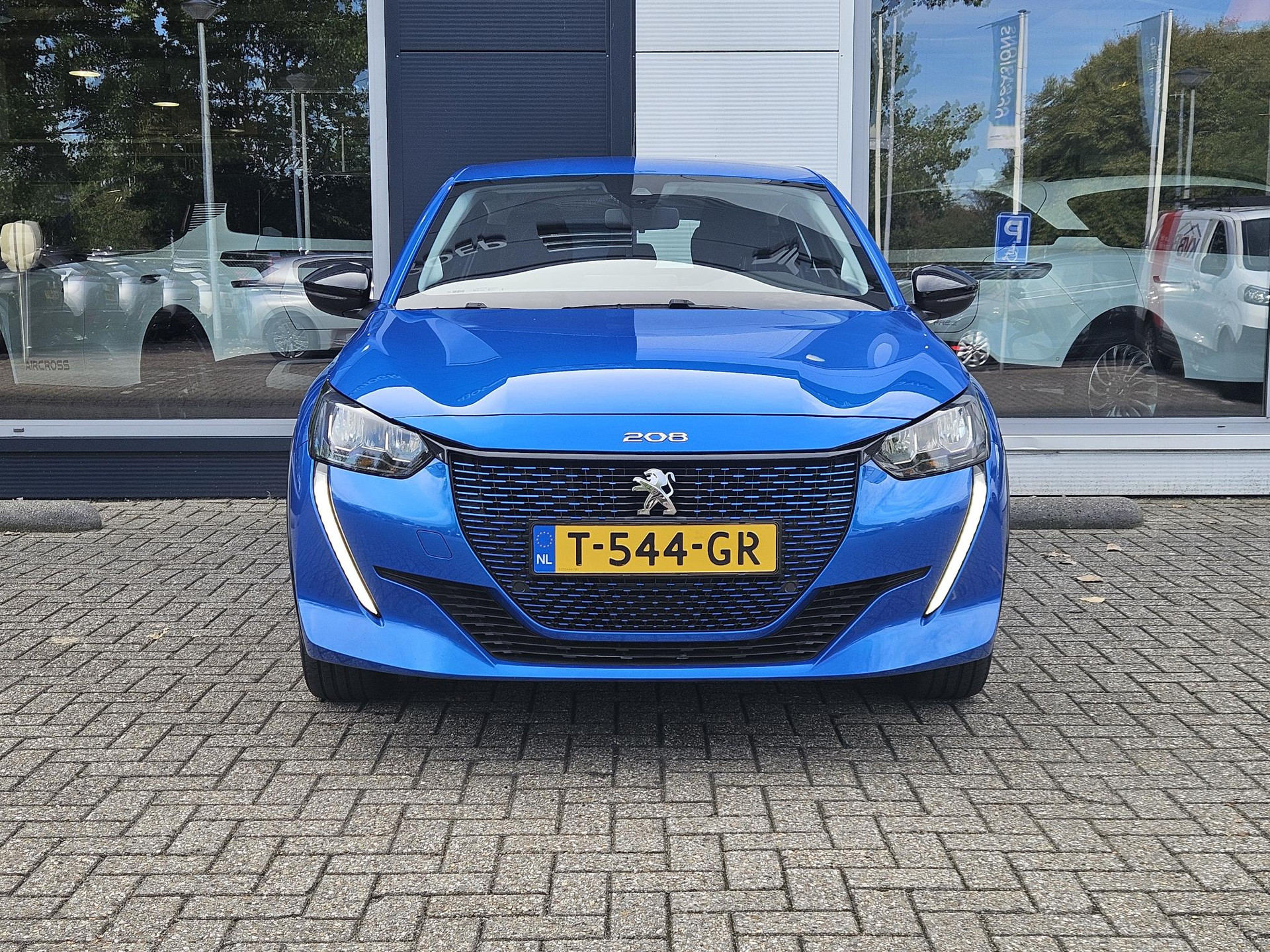 Peugeot e-208