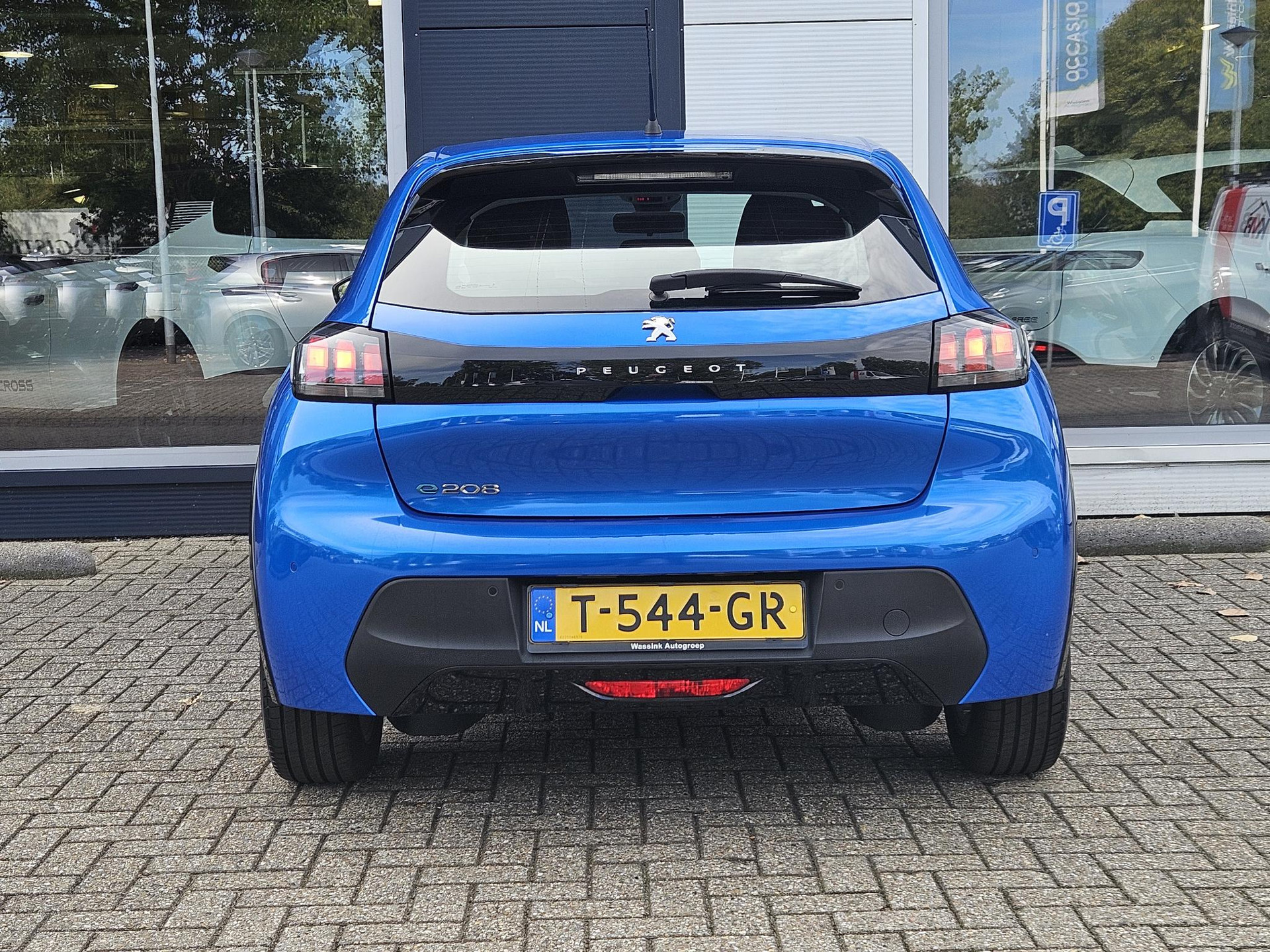 Peugeot e-208