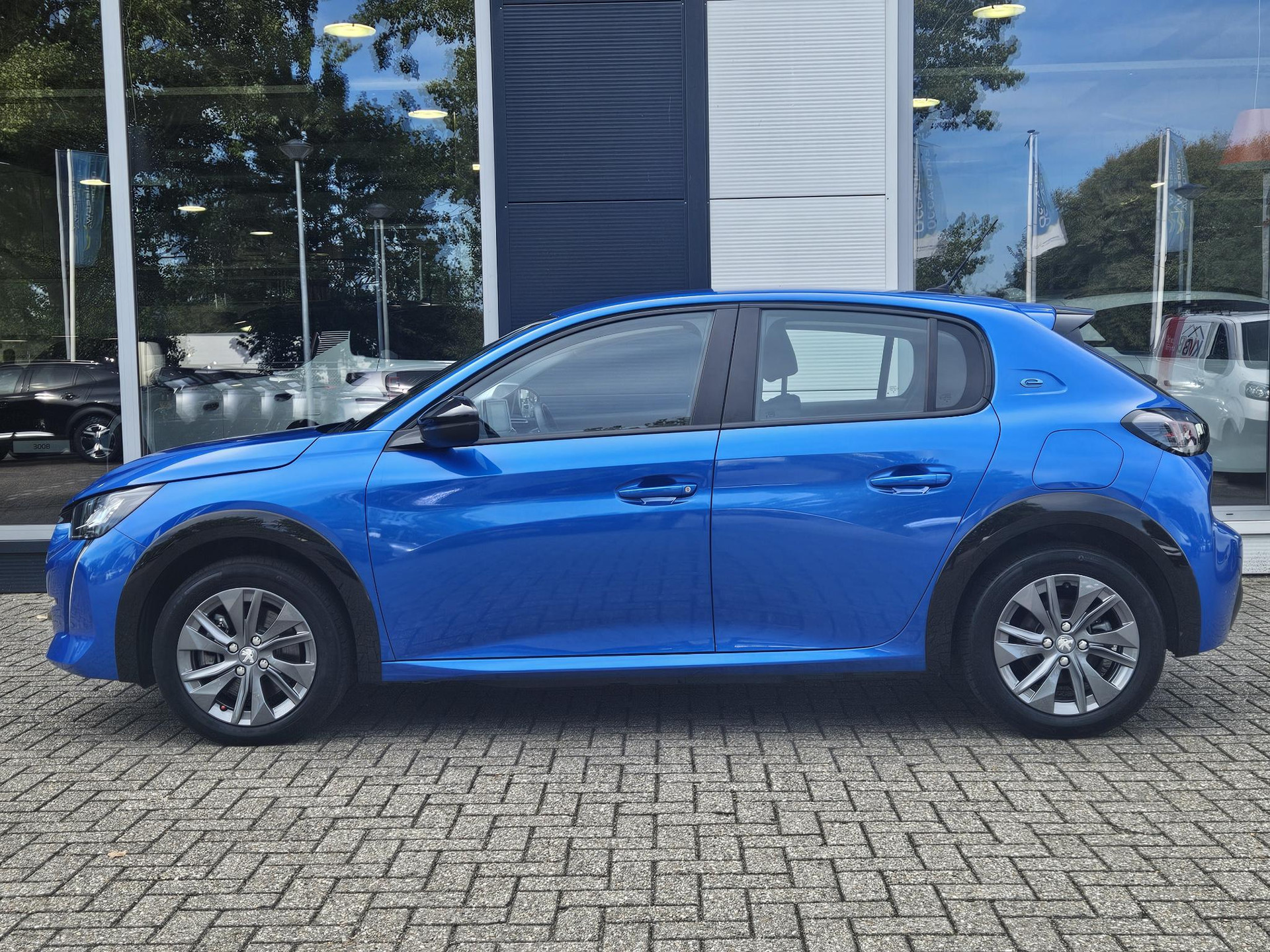 Peugeot e-208